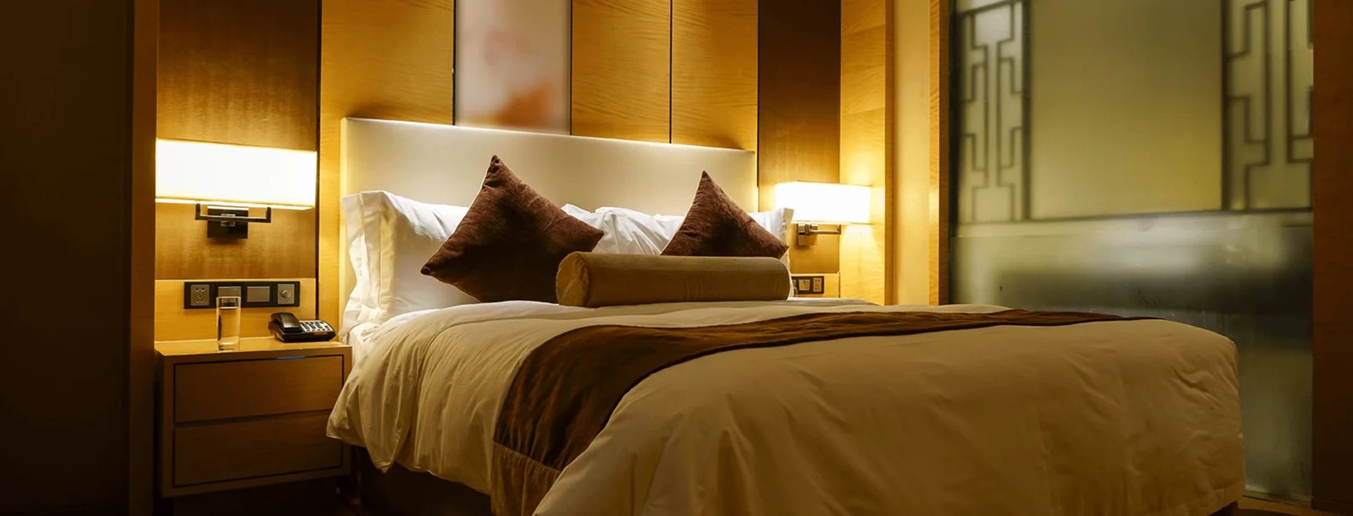 black and white bed linen