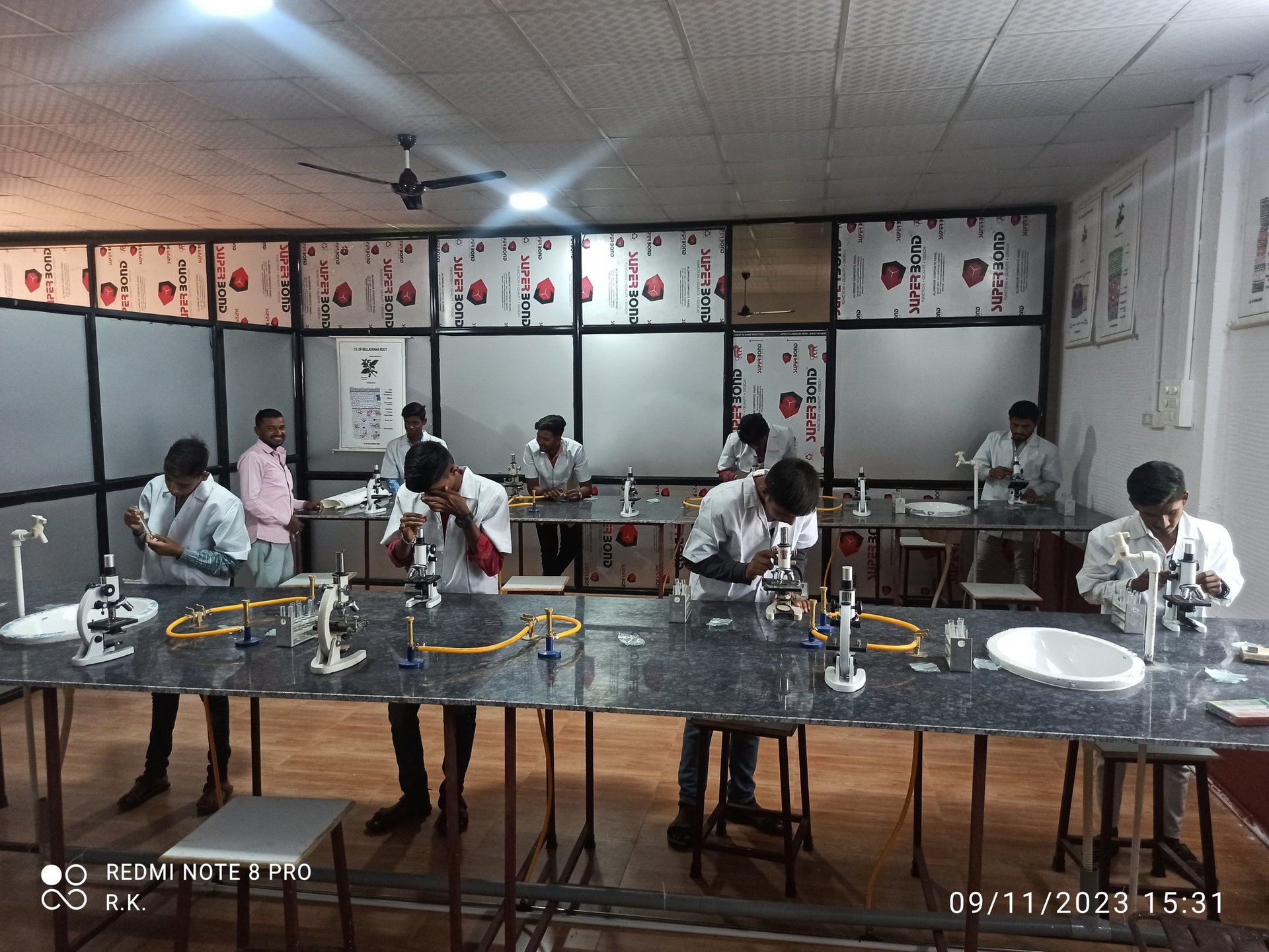 gray computer monitor