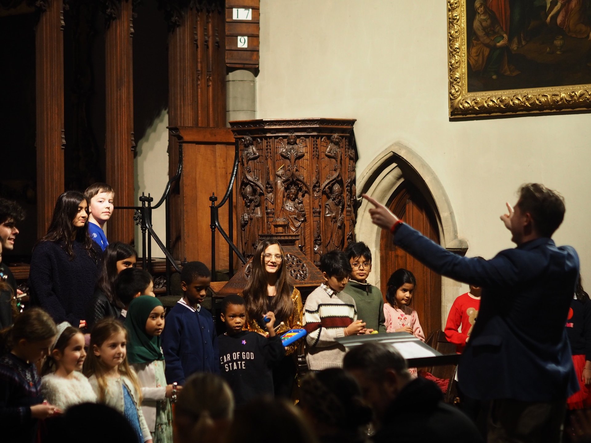 black and white piano in close-up photography