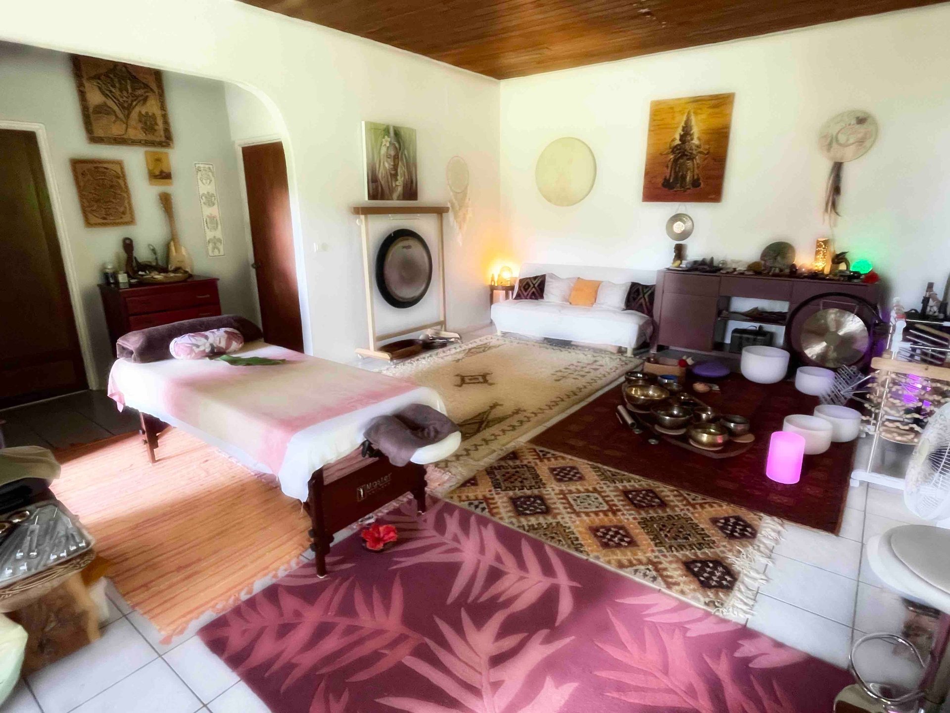 massage thérapeutique et soin holistique énergétique et bien-être à Moorea avec Holistic