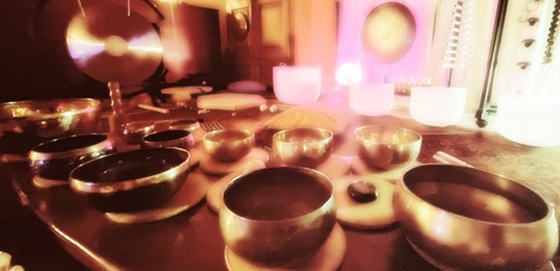 Instruments vibratoires intuitifs pour des séances immersives de bain sonore, massage sonore et sonotherapie à Moorea