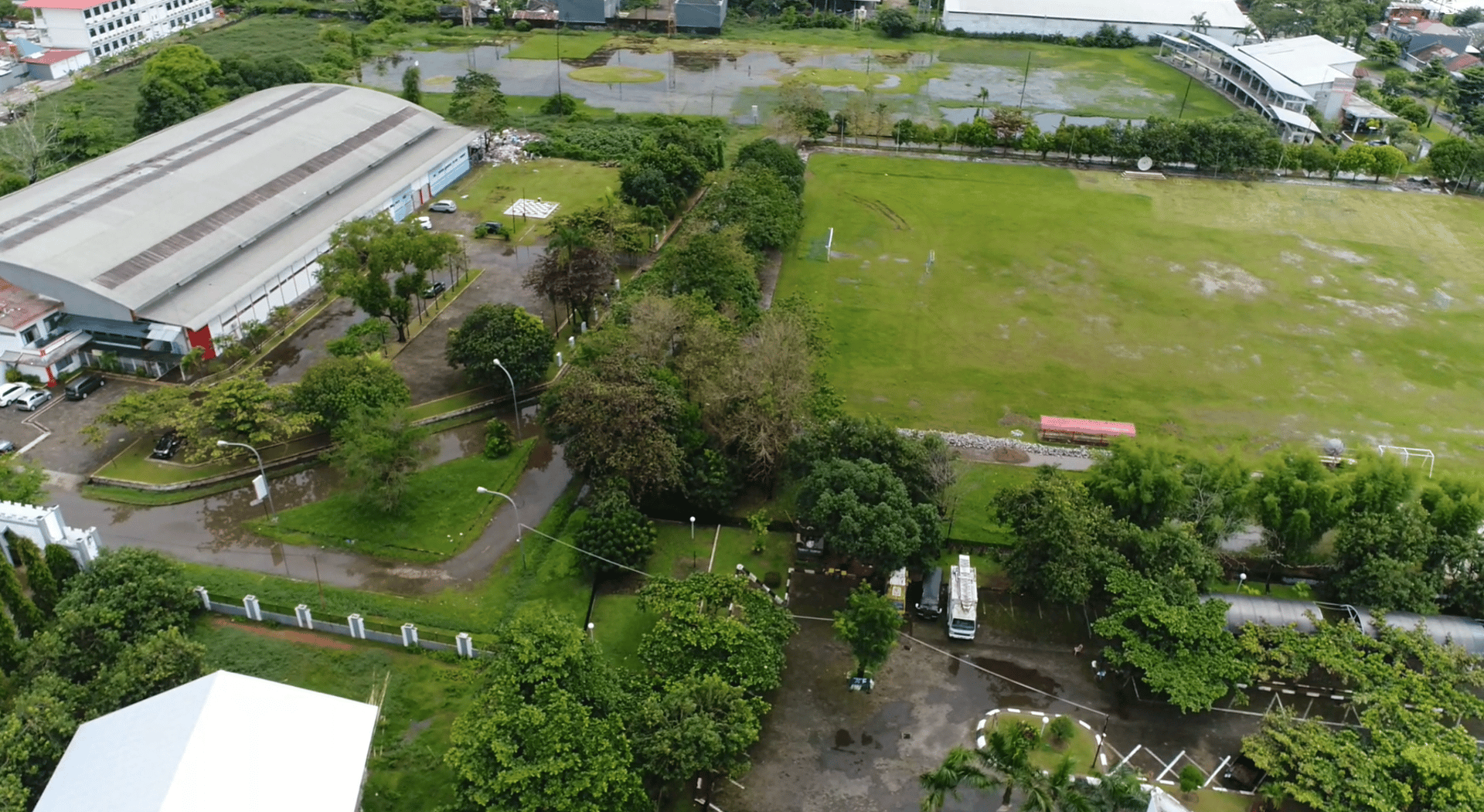 black and white bed linen
