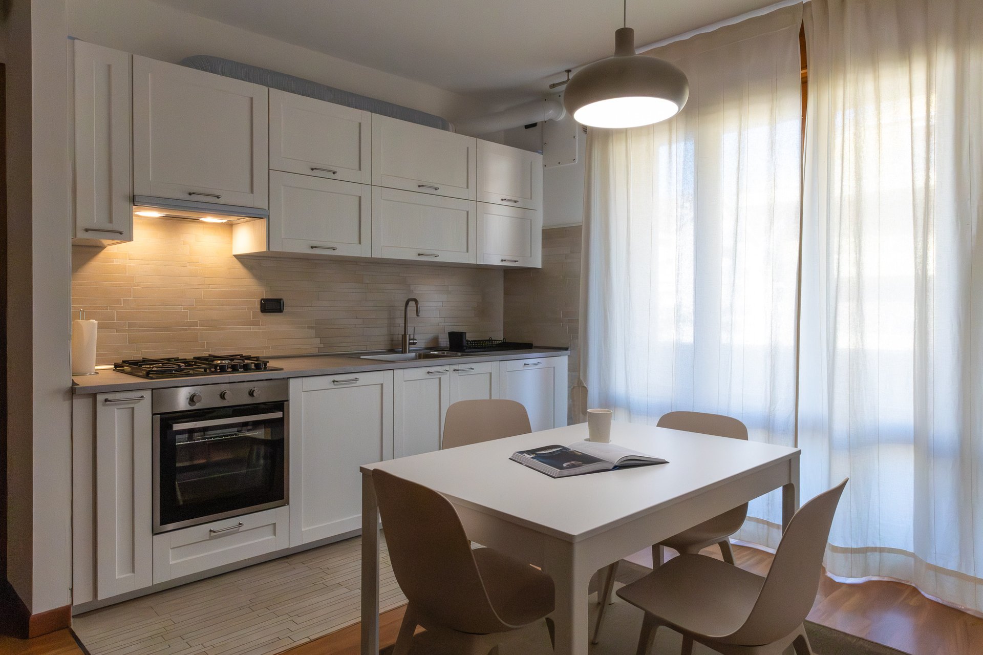 black and white bed linen