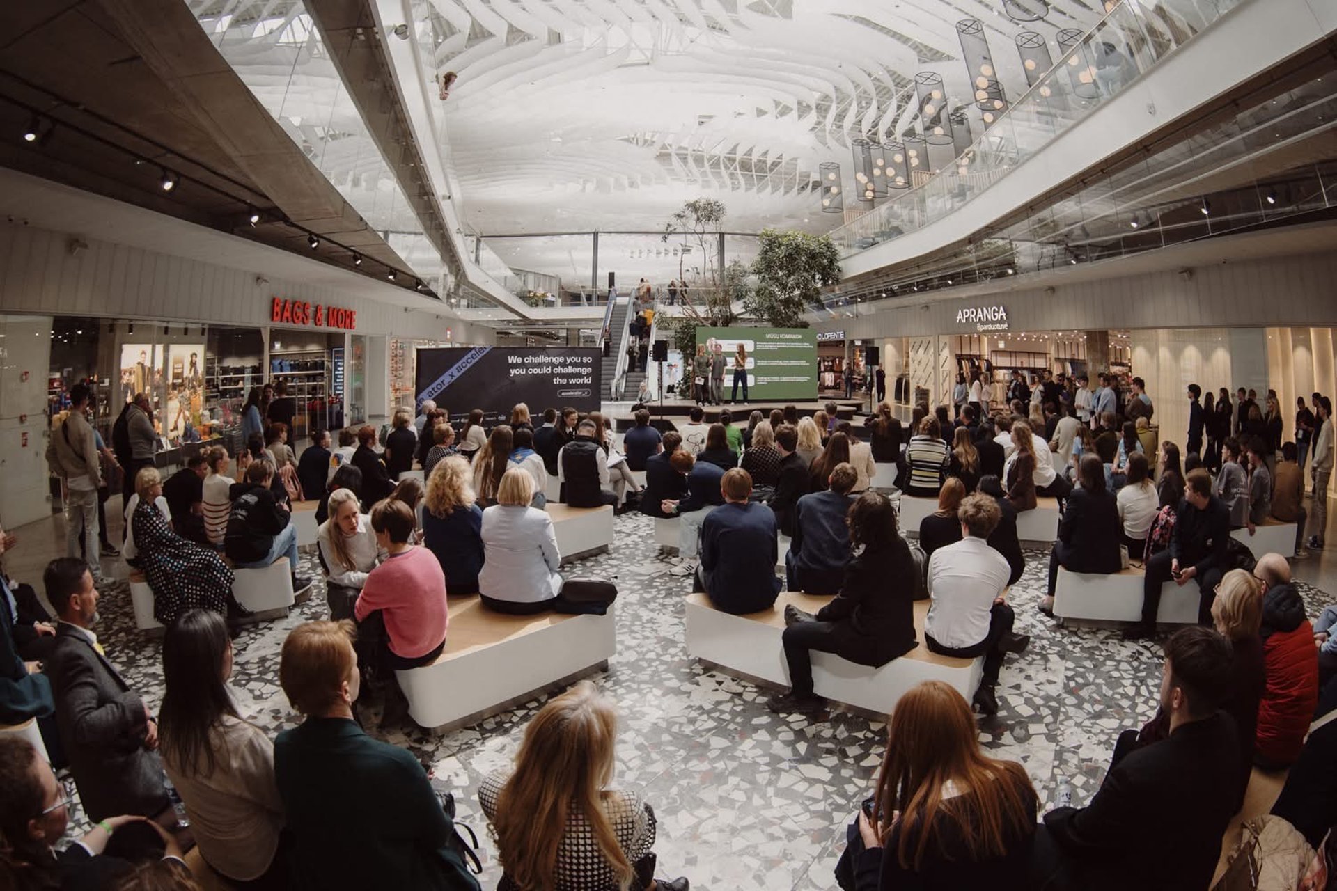 black and white bed linen