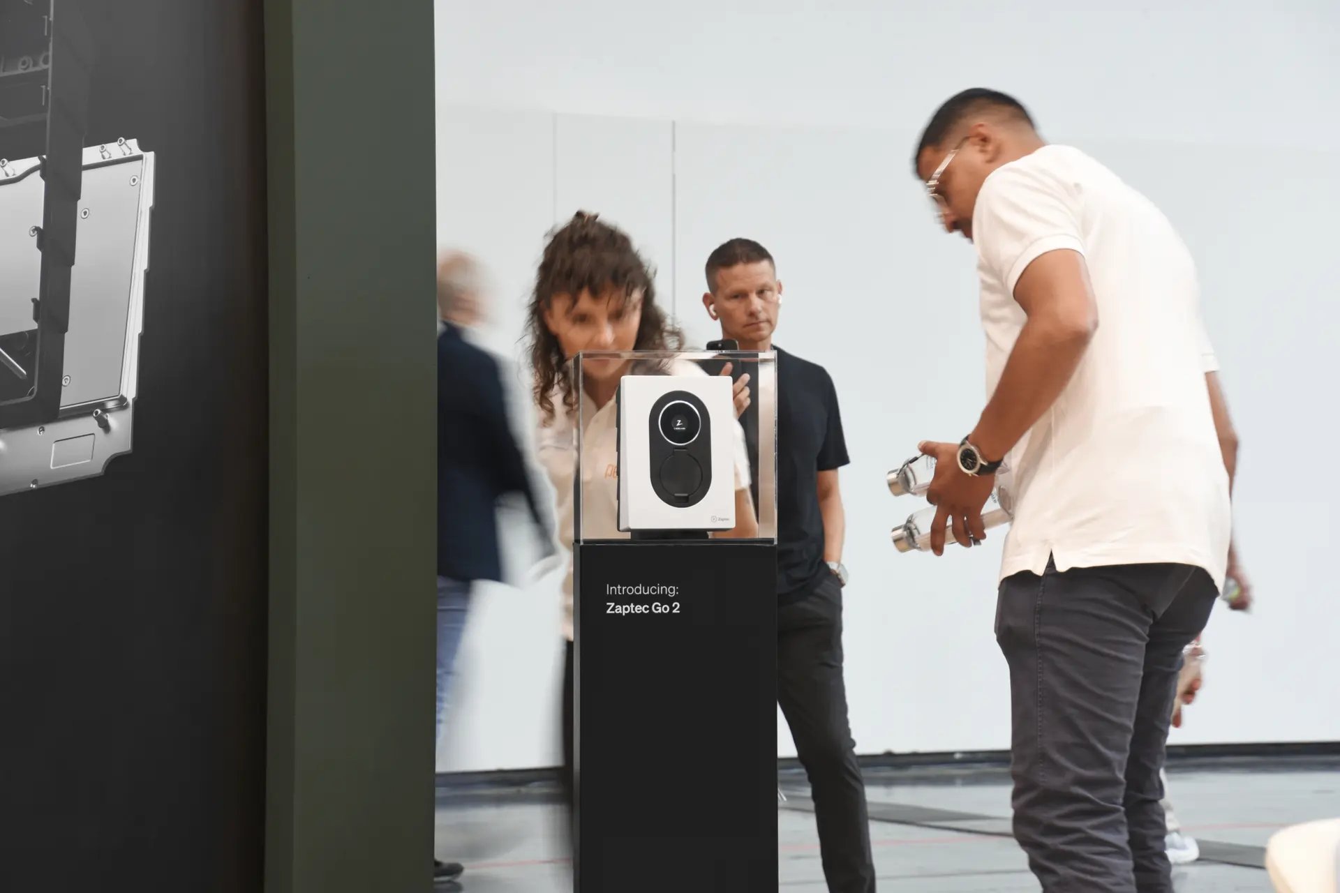 black and white bed linen