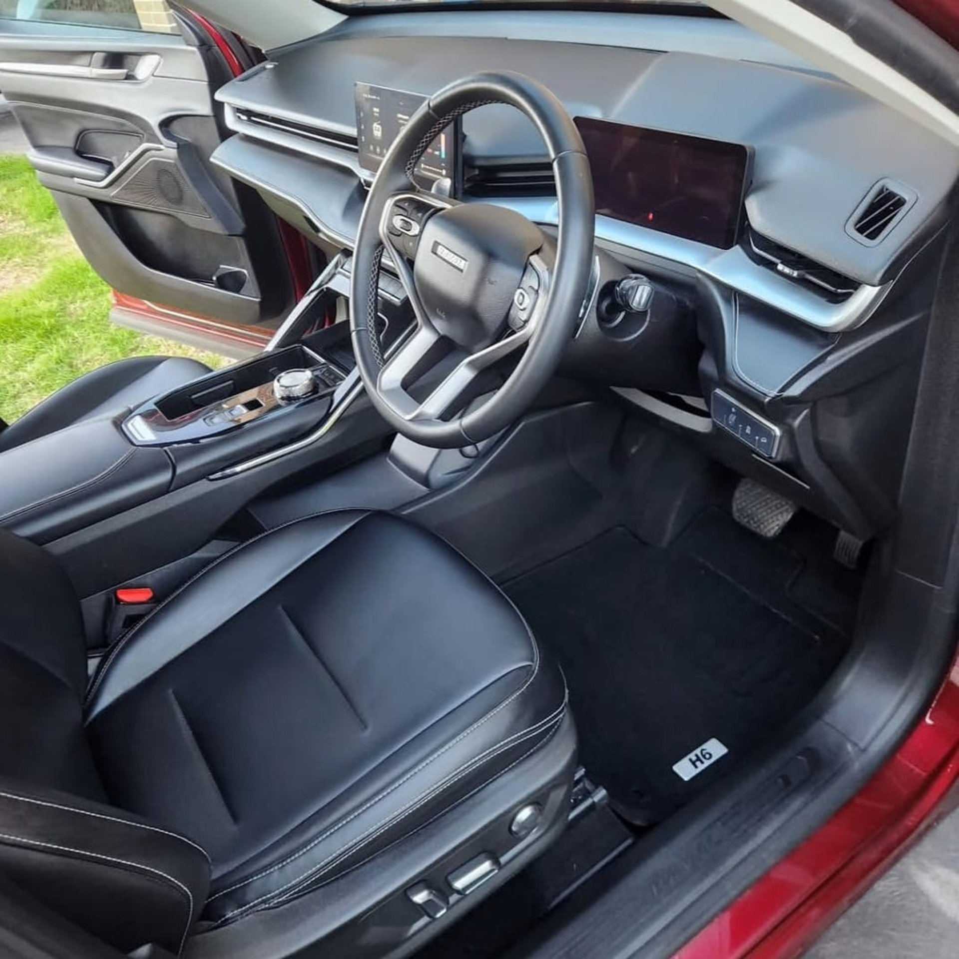 black and white bed linen