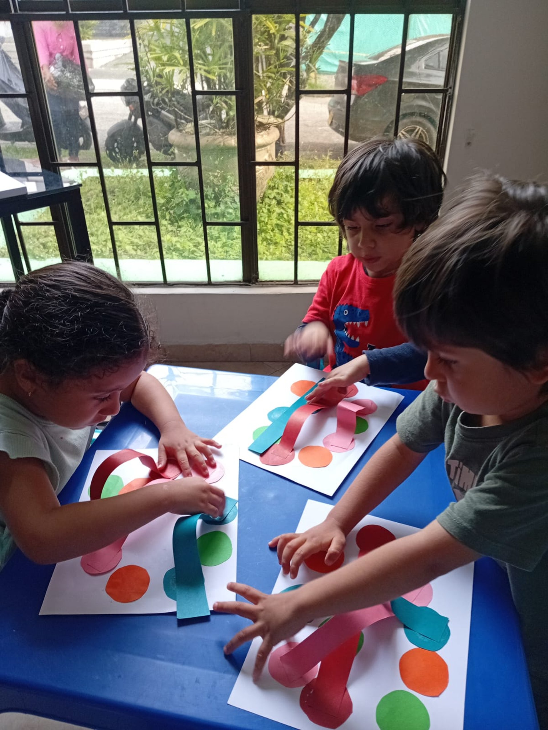 gray computer monitor