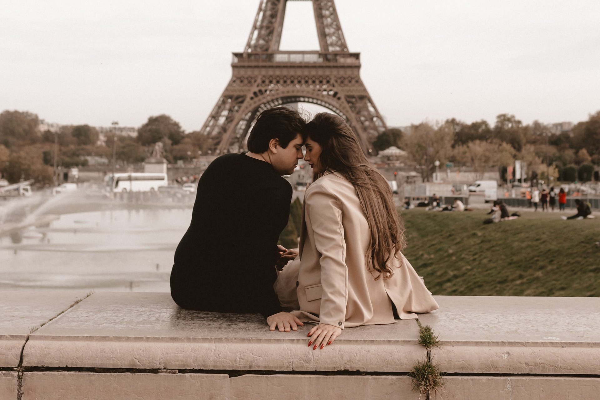 black and white bed linen