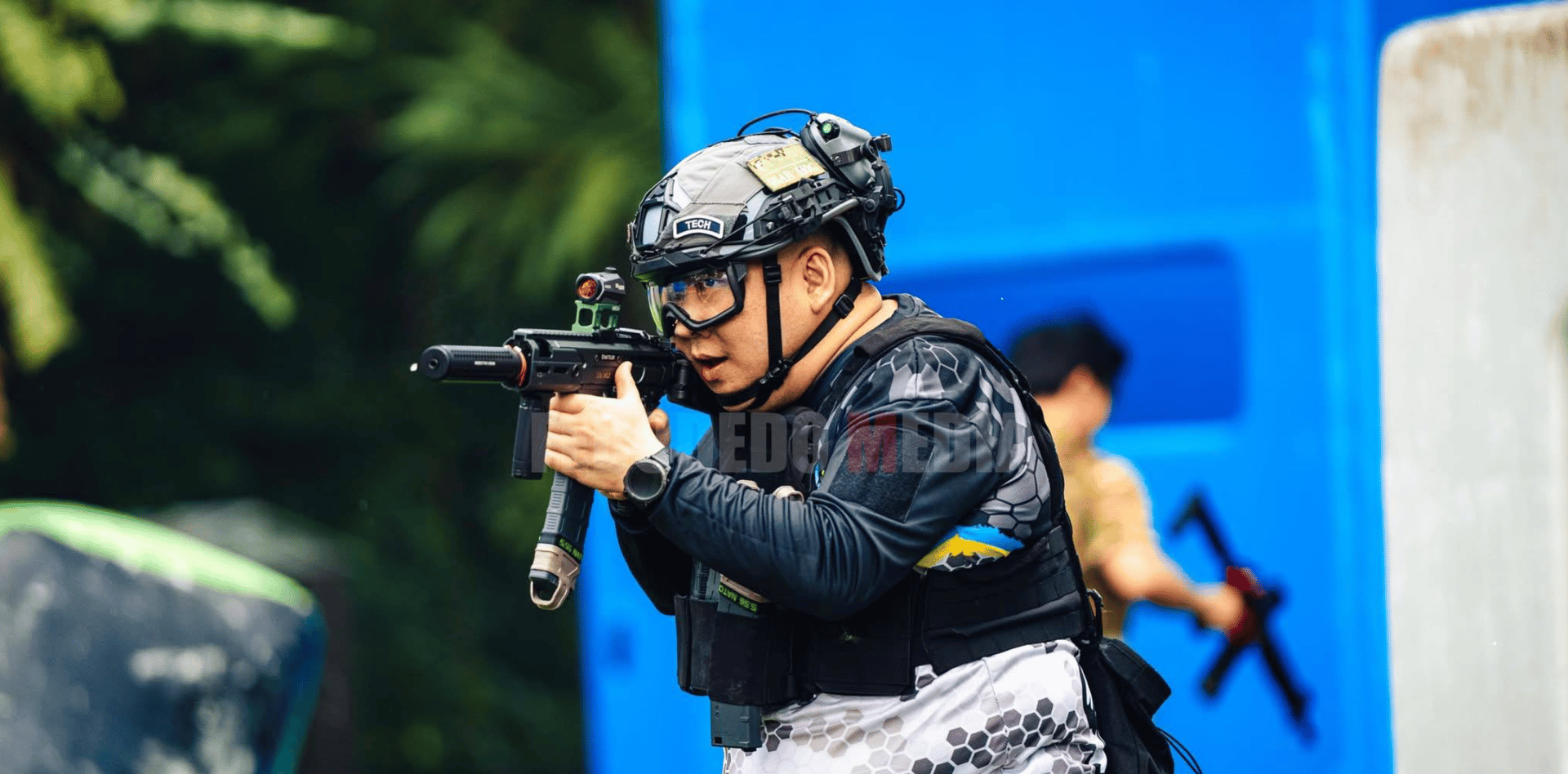 an abstract photo of a curved building with a blue sky in the background