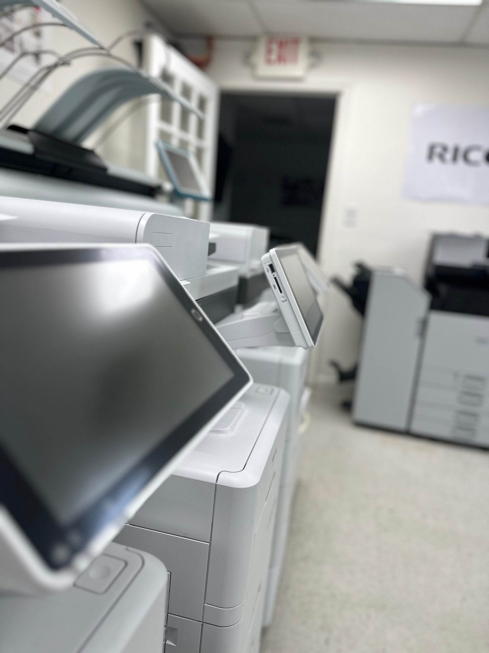 gray computer monitor