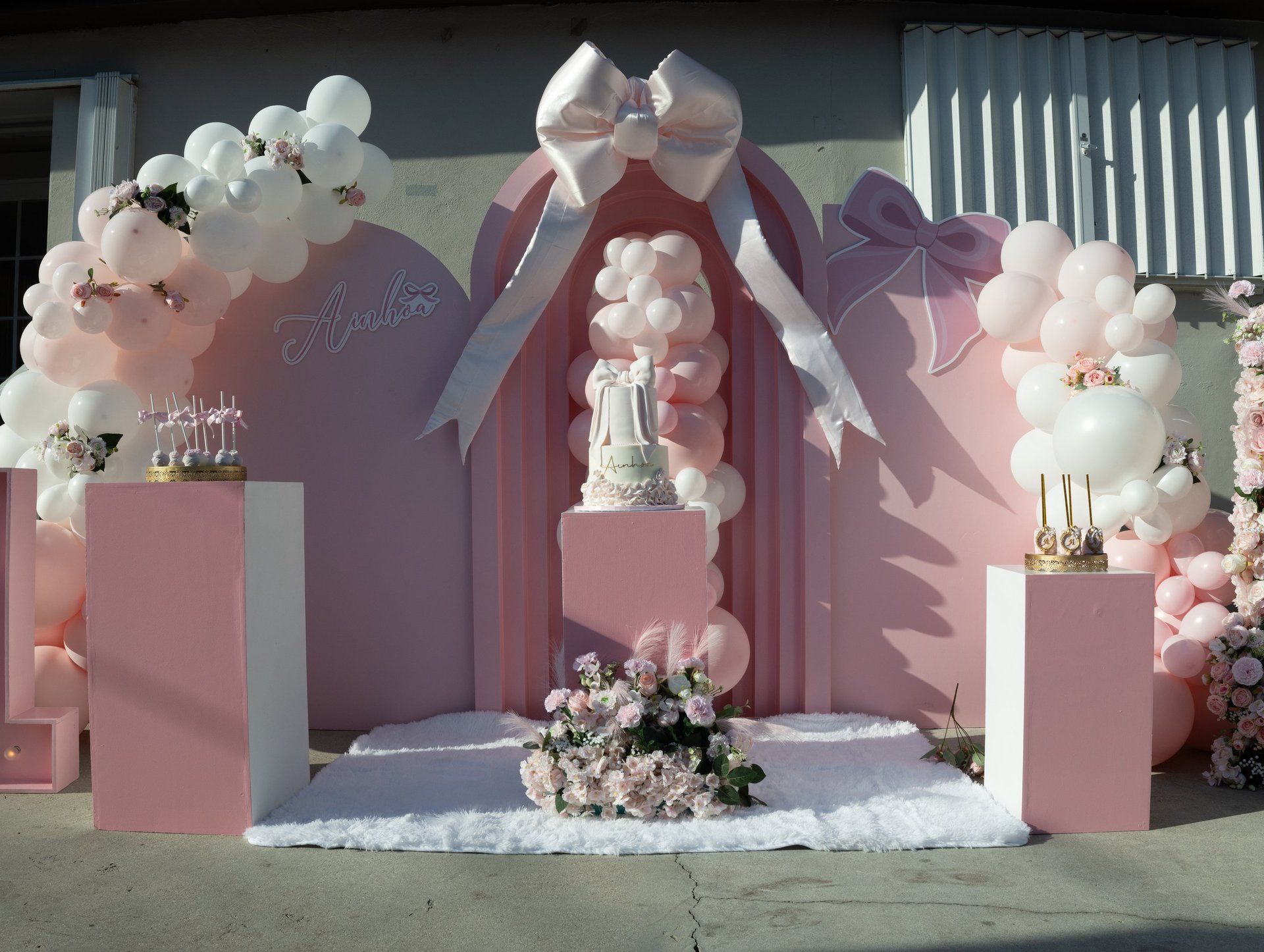 black and white bed linen