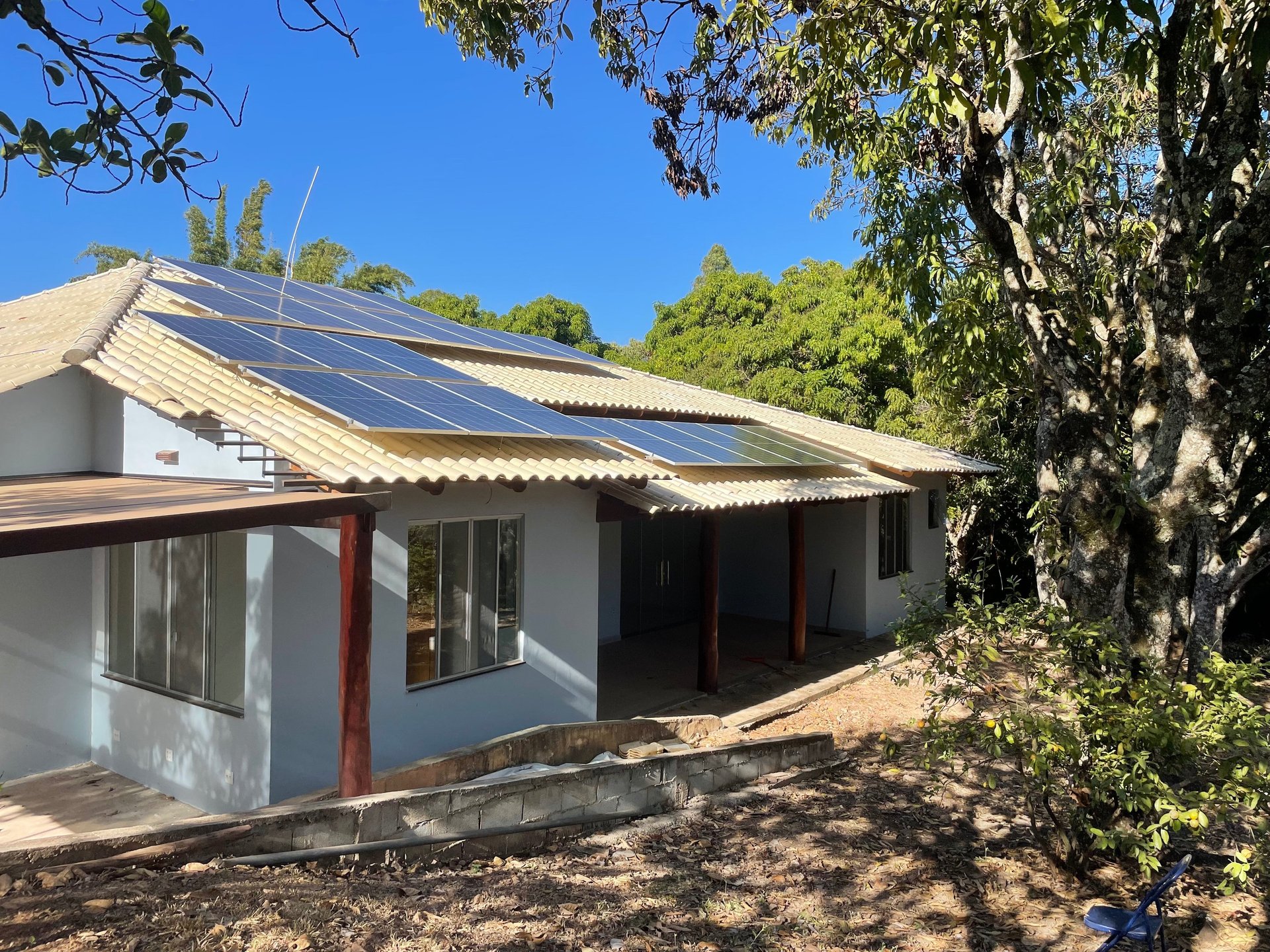 gray computer monitor