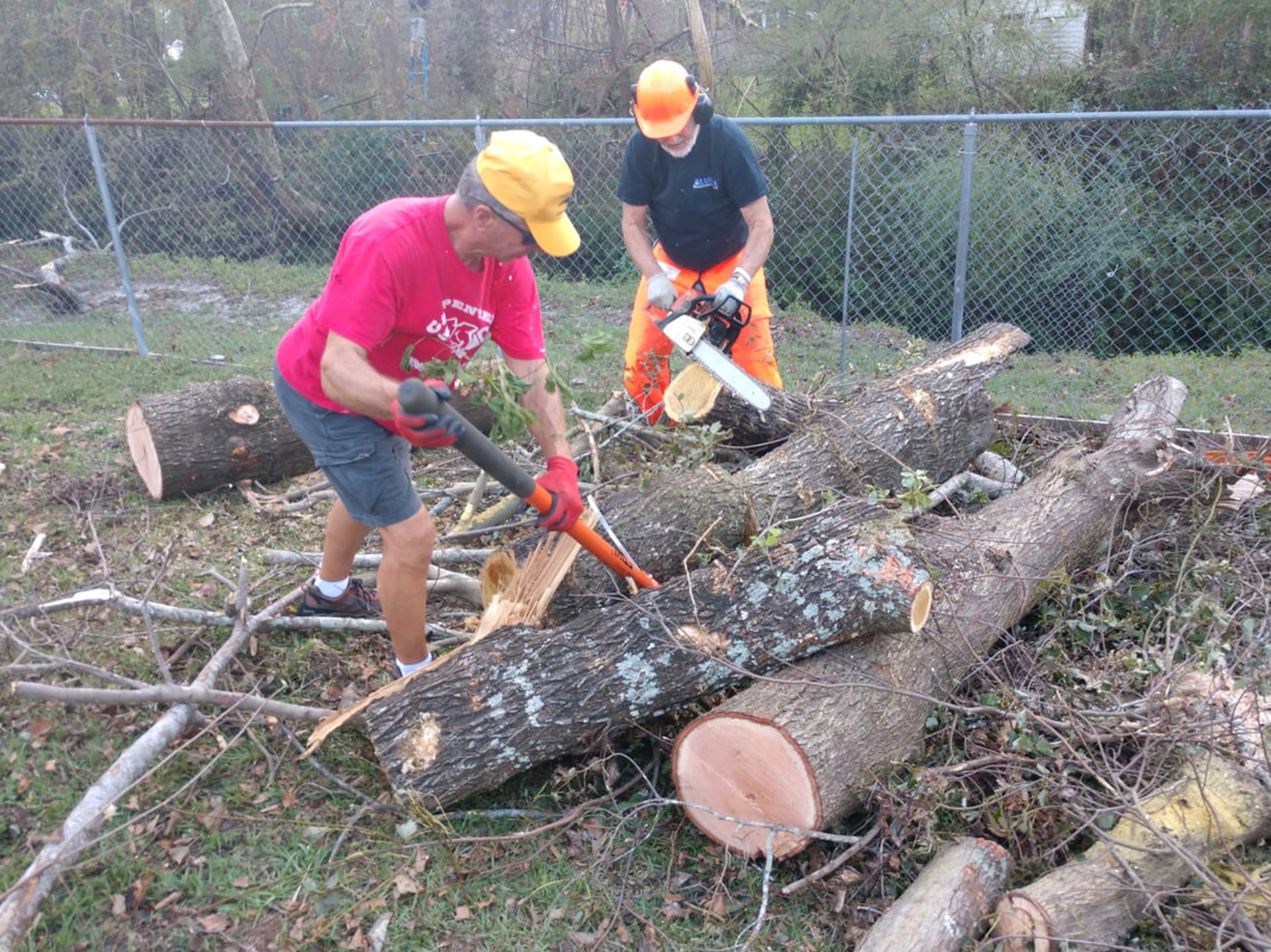 gray computer monitor