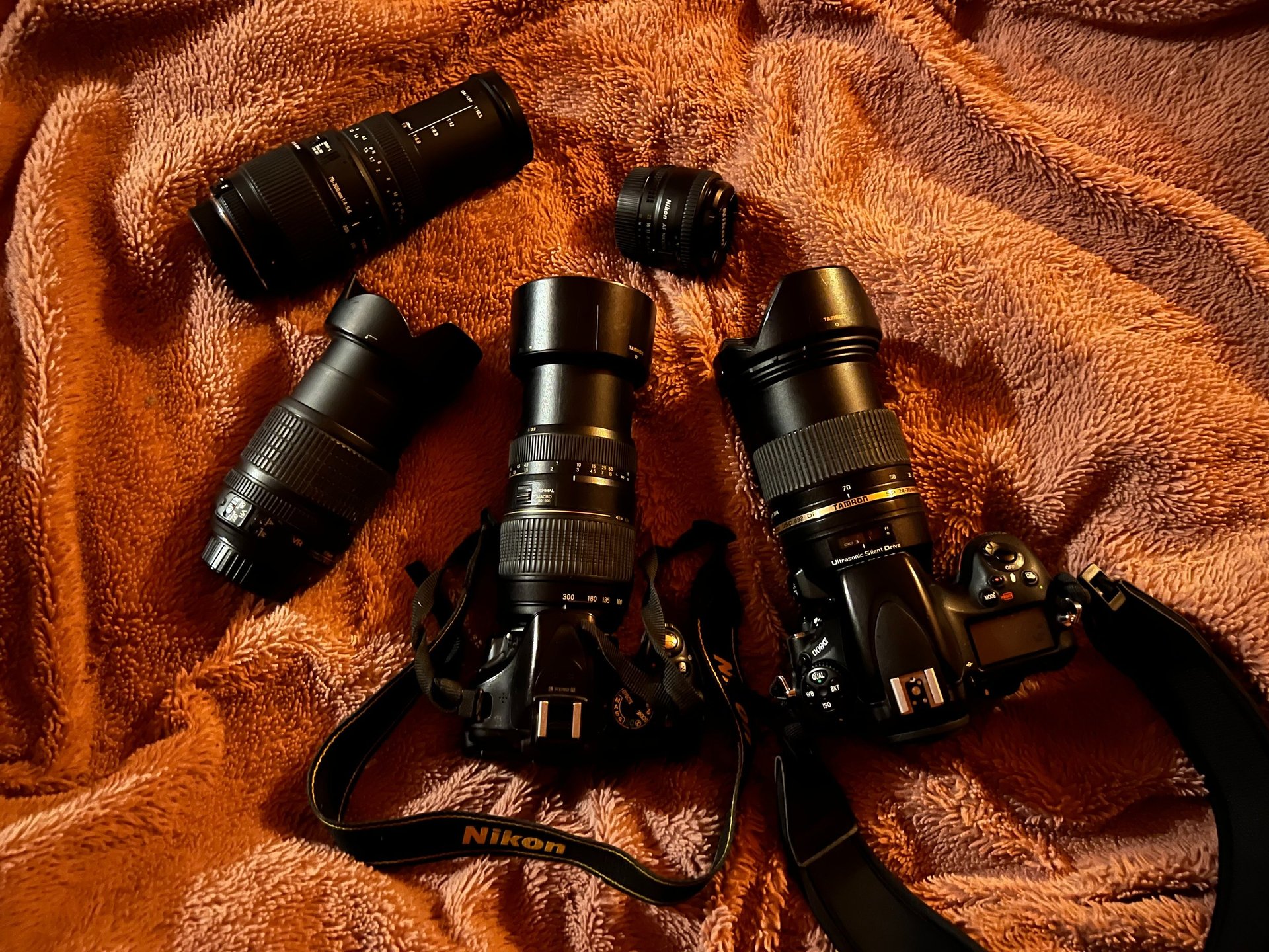 black and white bed linen