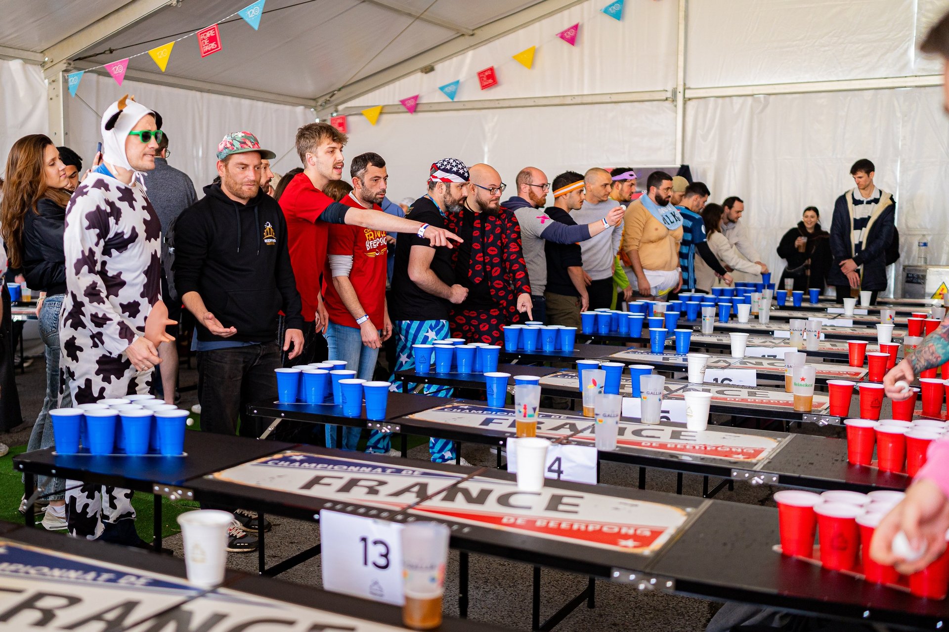 black and white bed linen