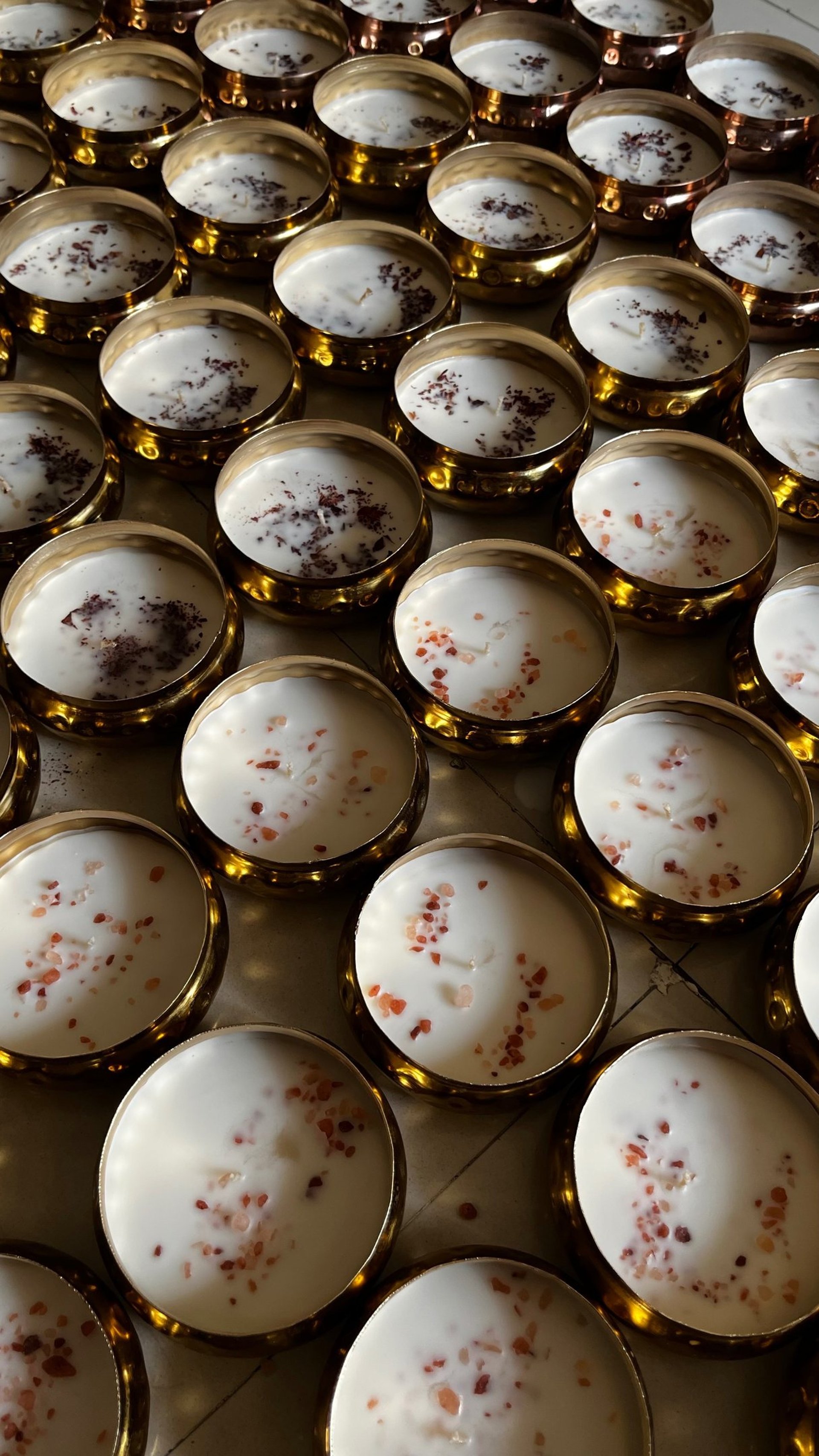 gray computer monitor