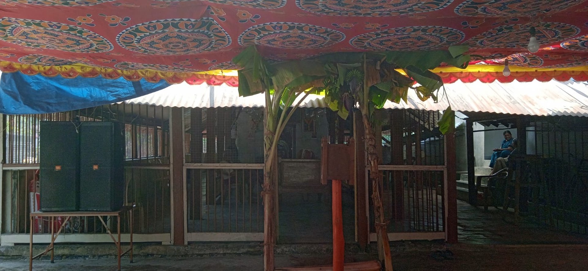 black and white bed linen