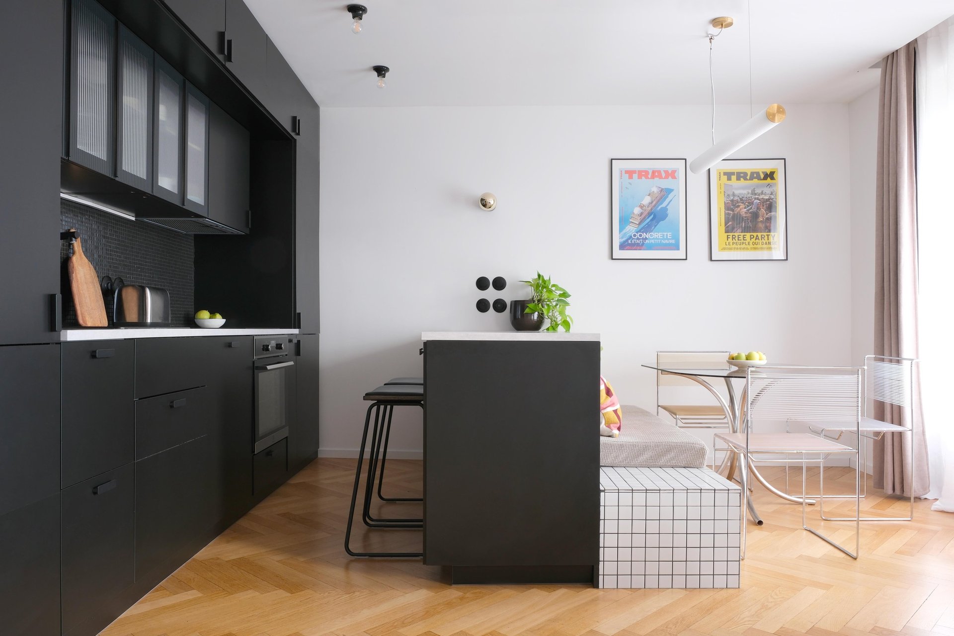 black and white bed linen