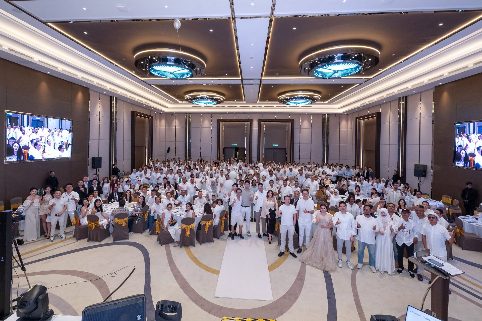 black and white bed linen