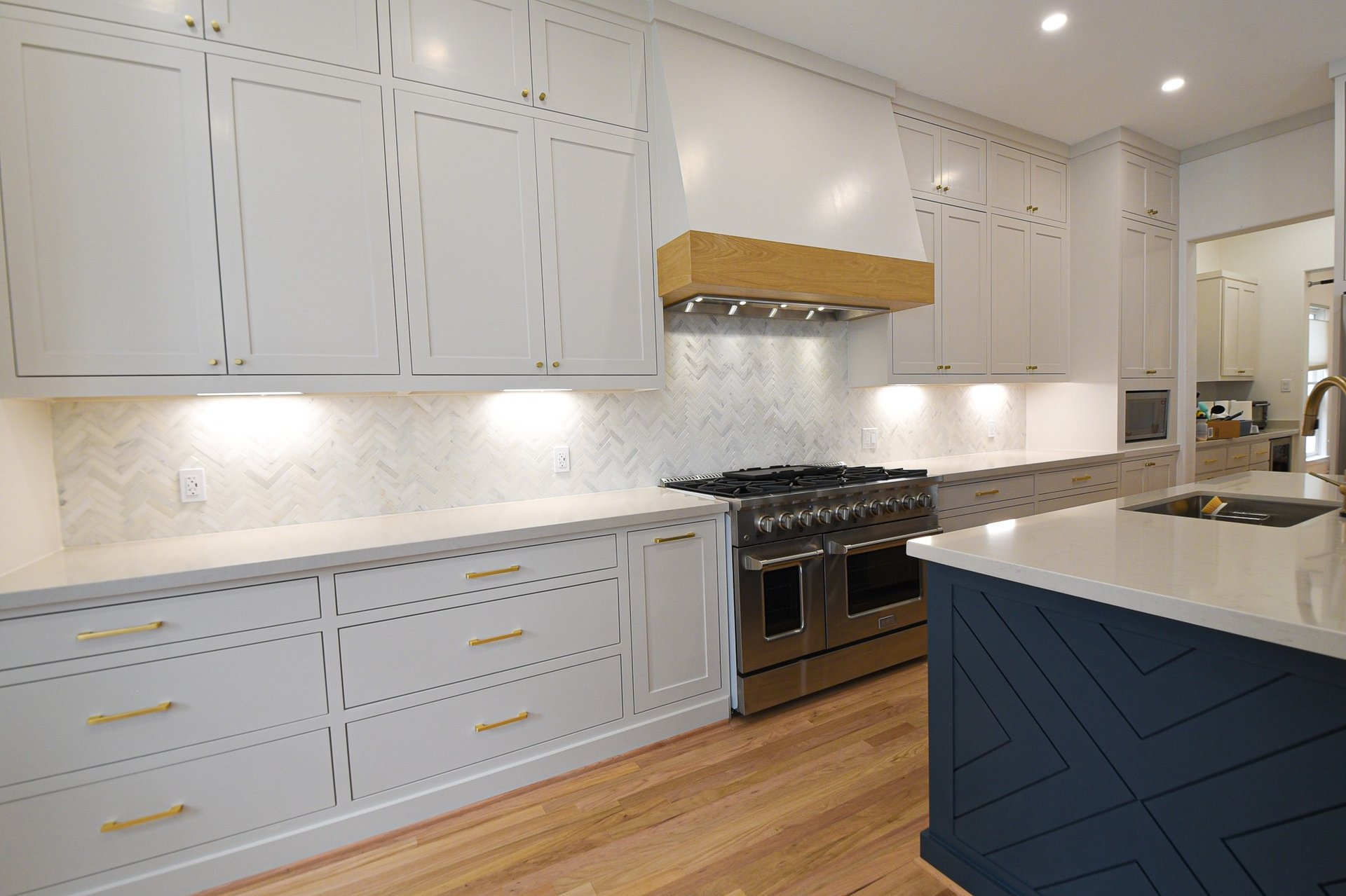 black and white bed linen