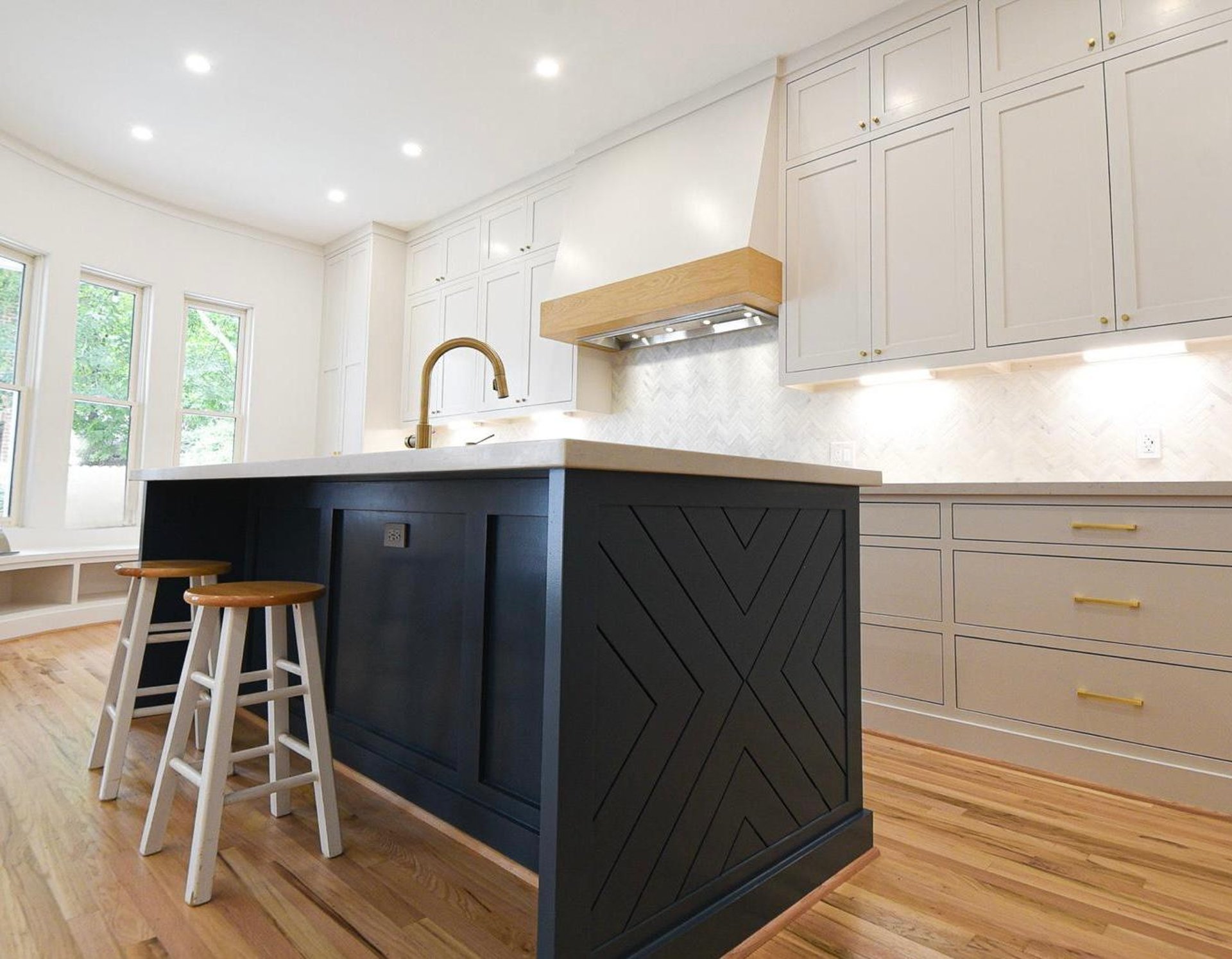 black and white bed linen