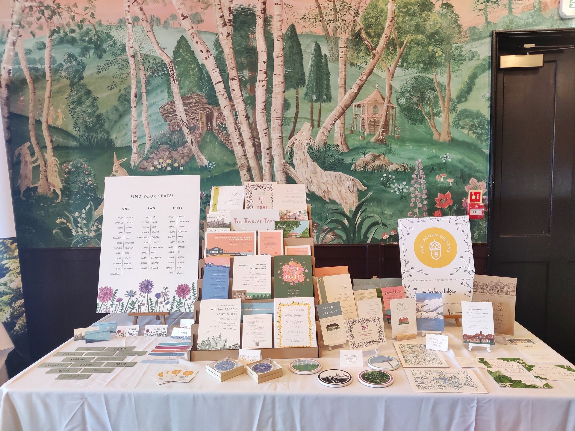 gray computer monitor