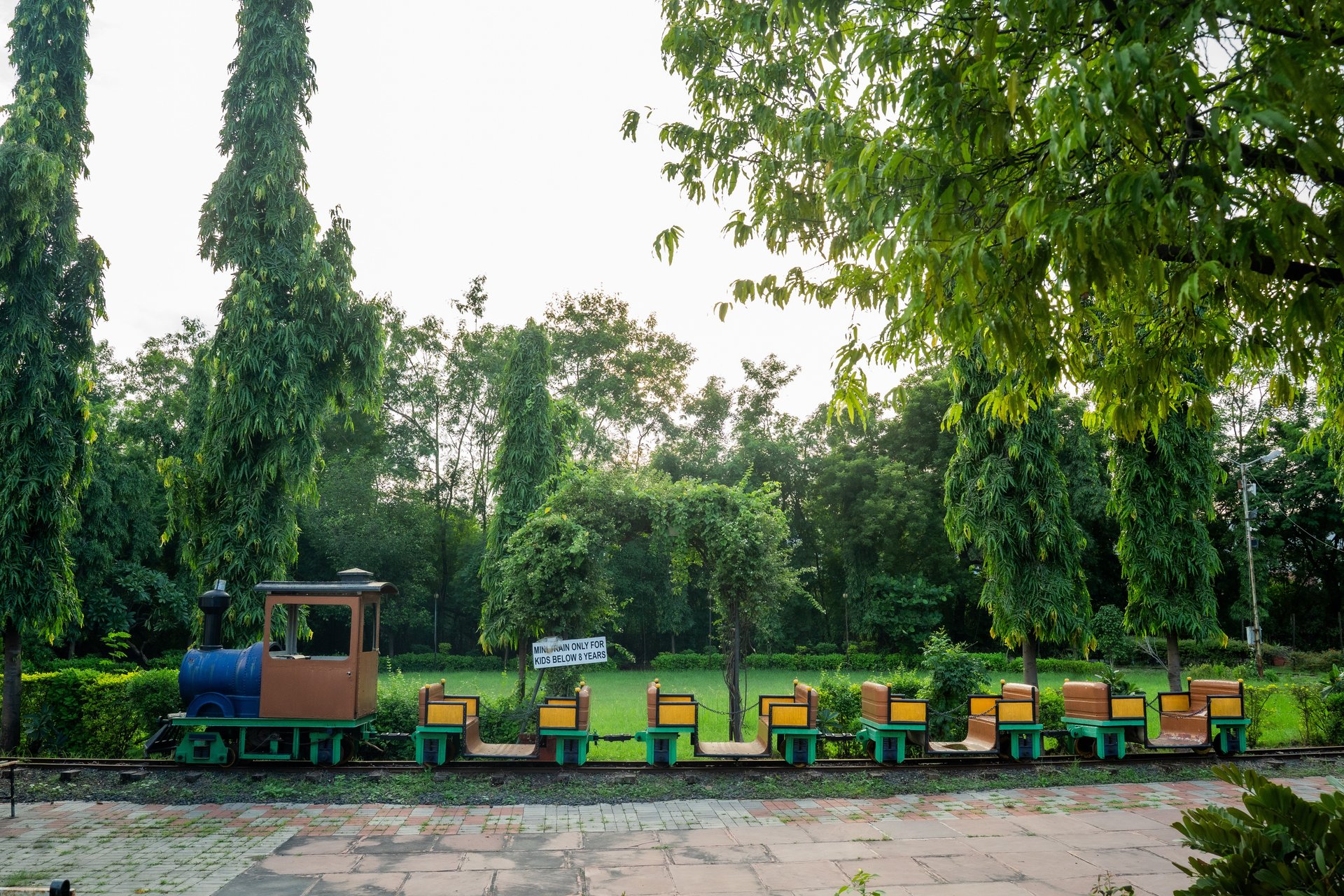 an abstract photo of a curved building with a blue sky in the background