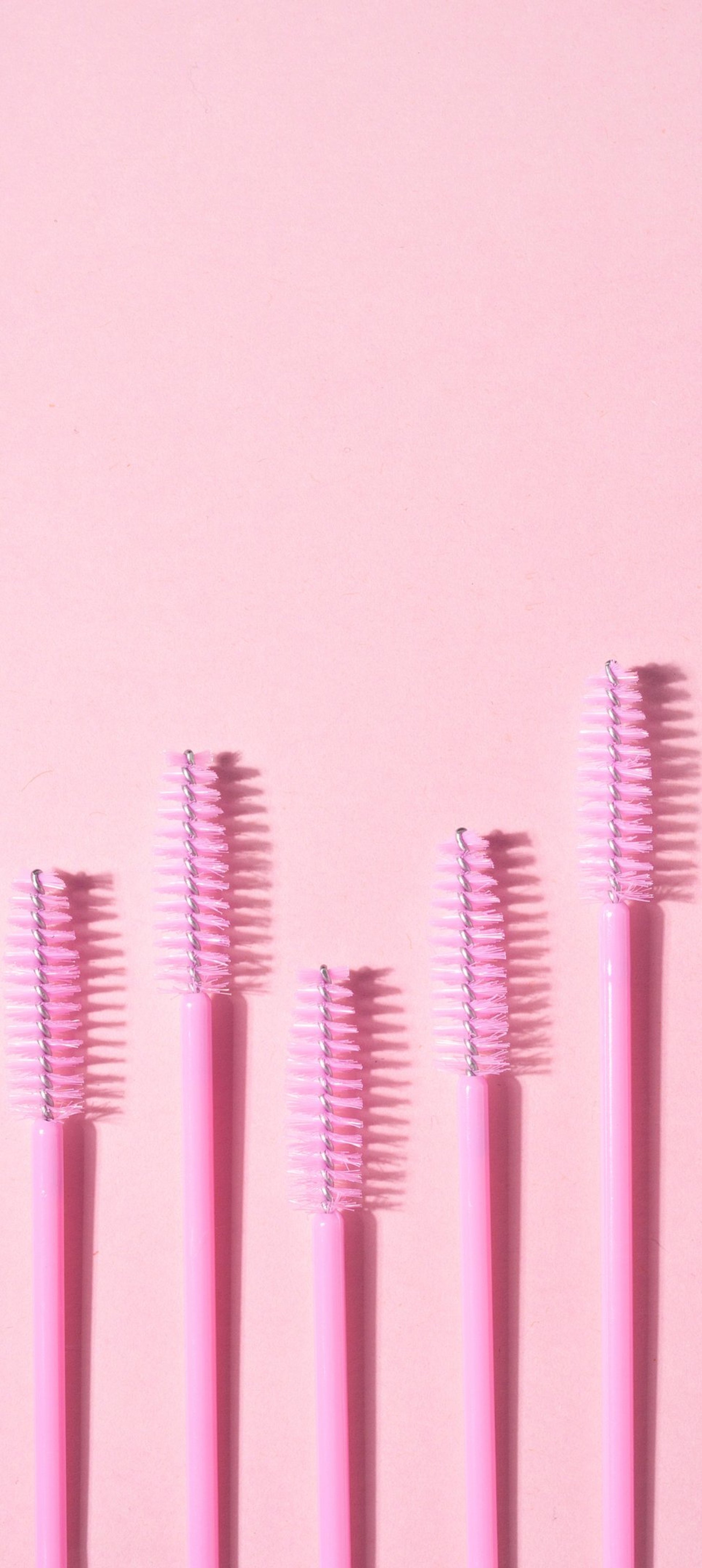 person holding black and silver scissors