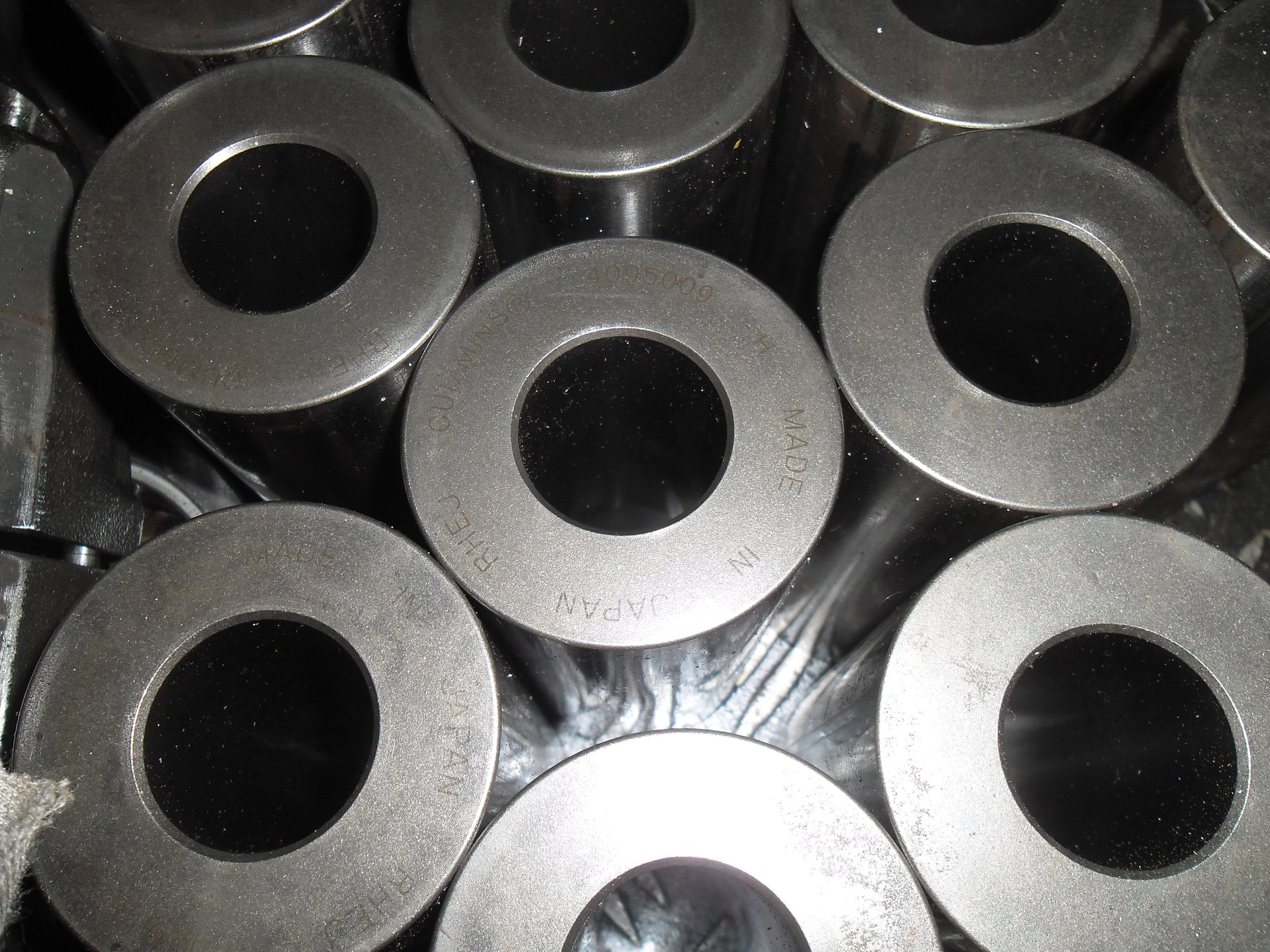 gray computer monitor