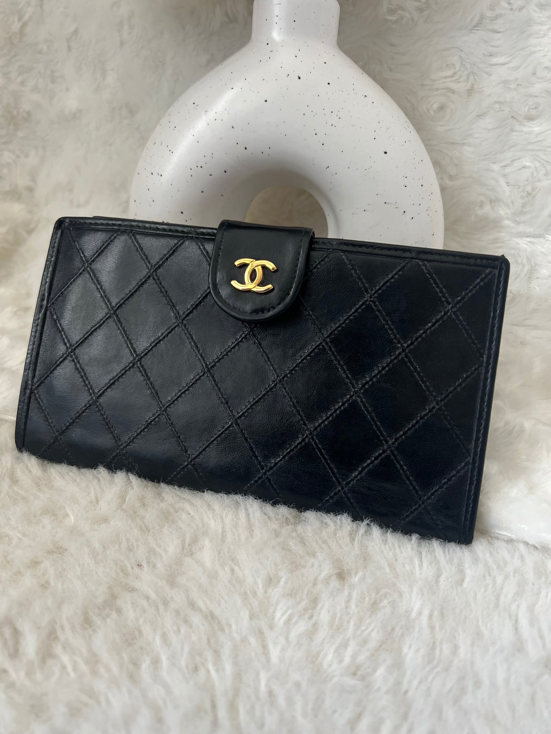 black and white bed linen