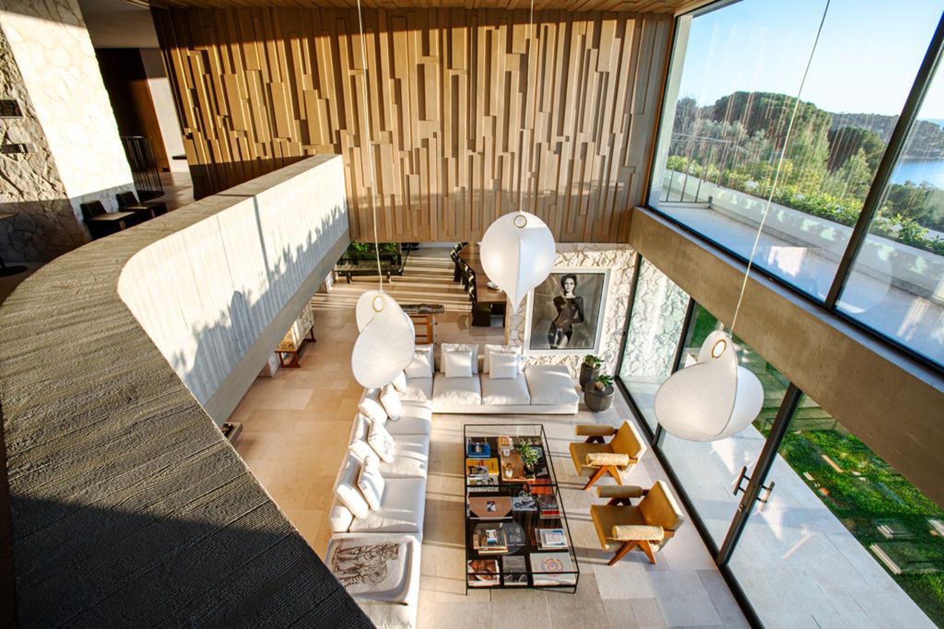 gray computer monitor