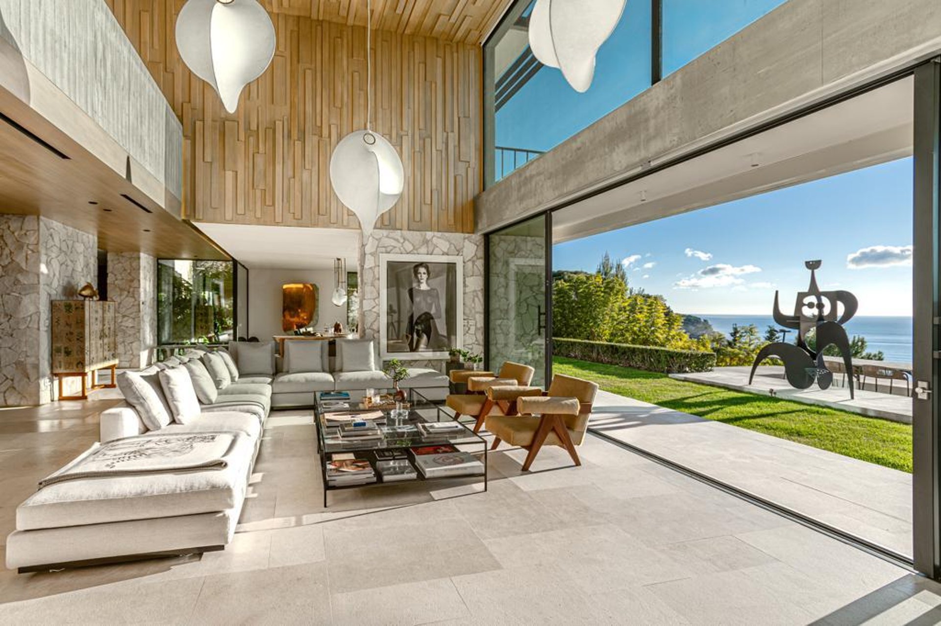 black and white bed linen