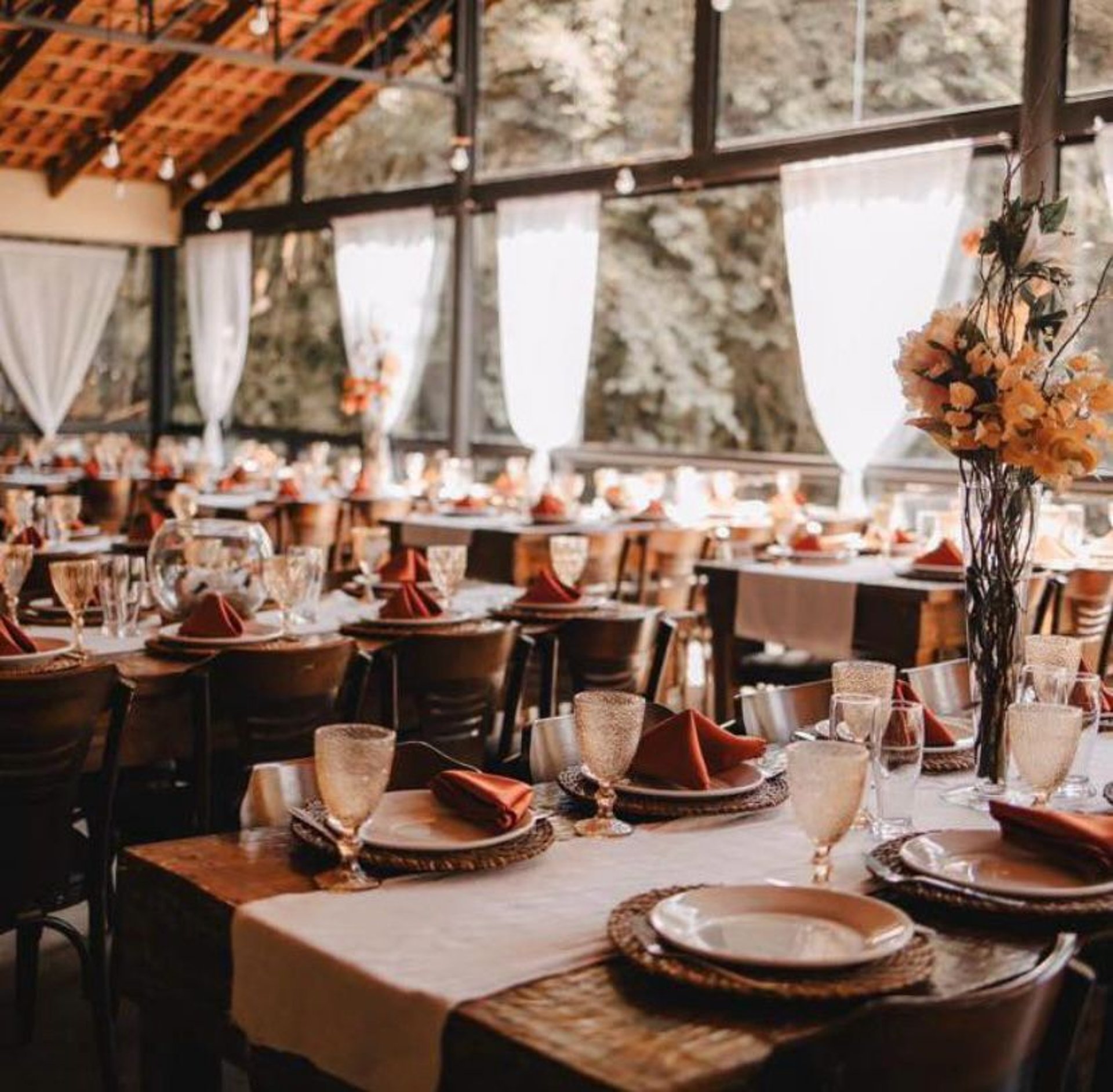 gray computer monitor