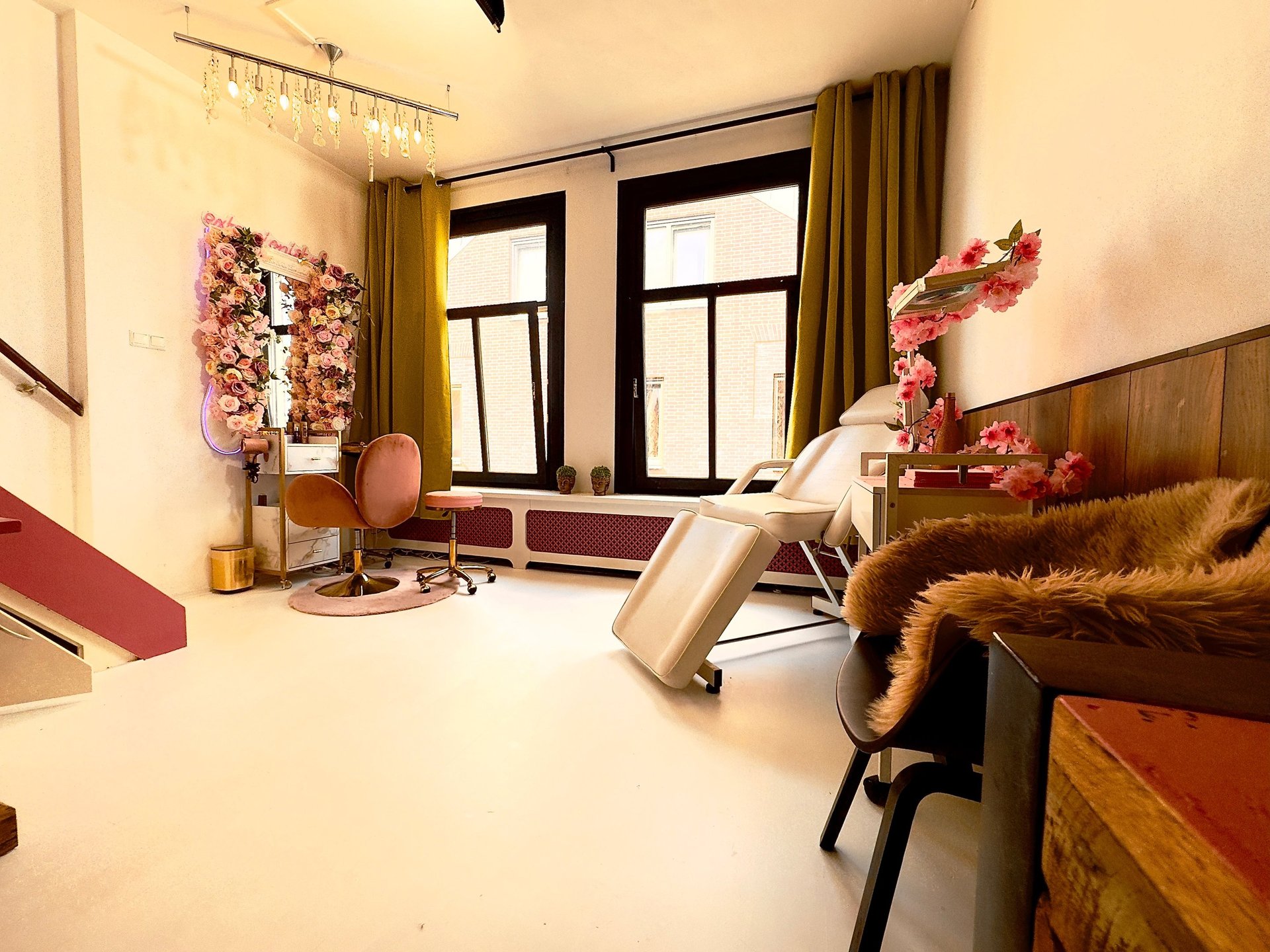 black and white bed linen