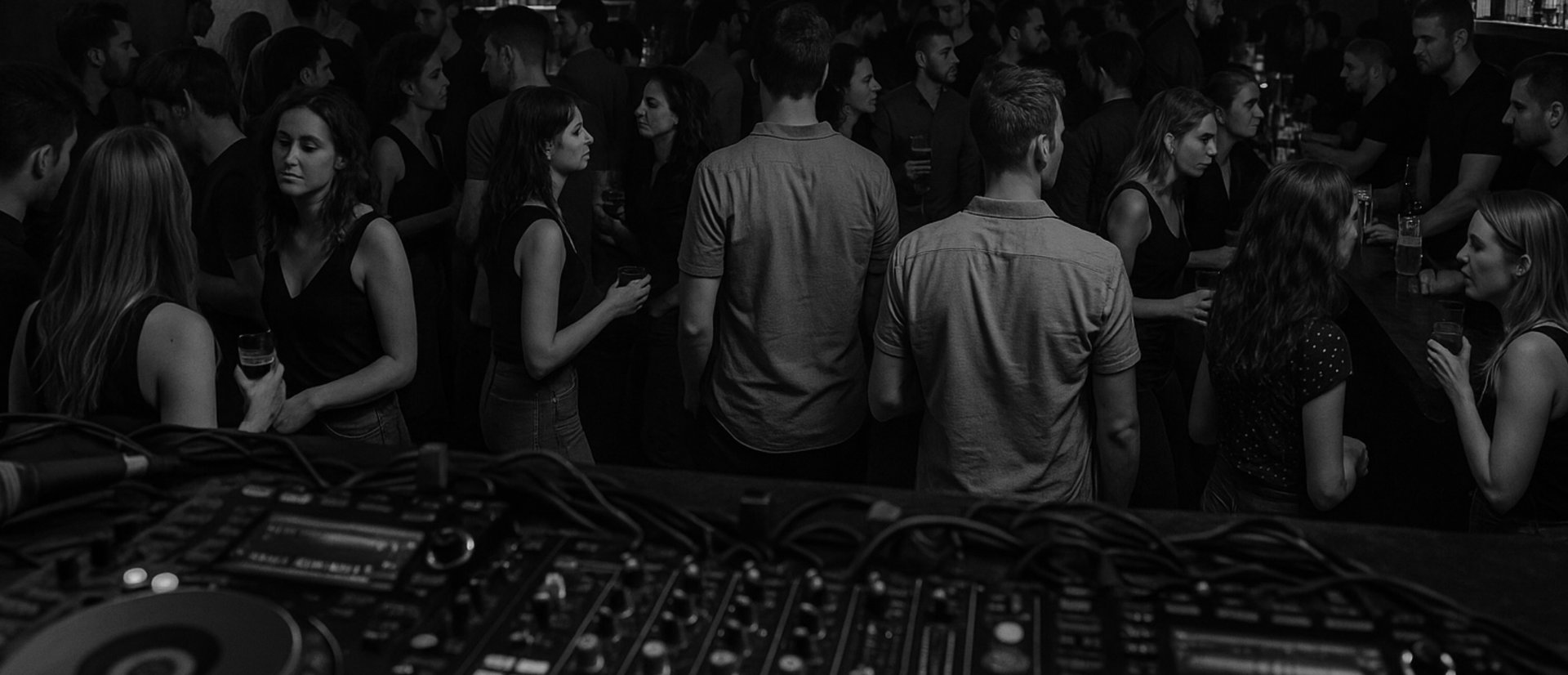 black and white bed linen