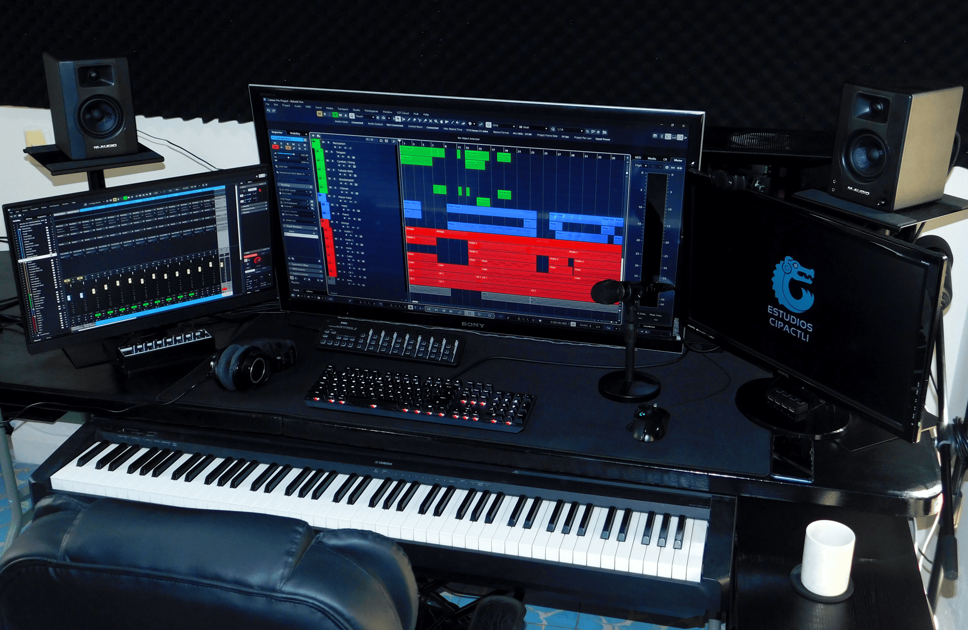 black and white bed linen