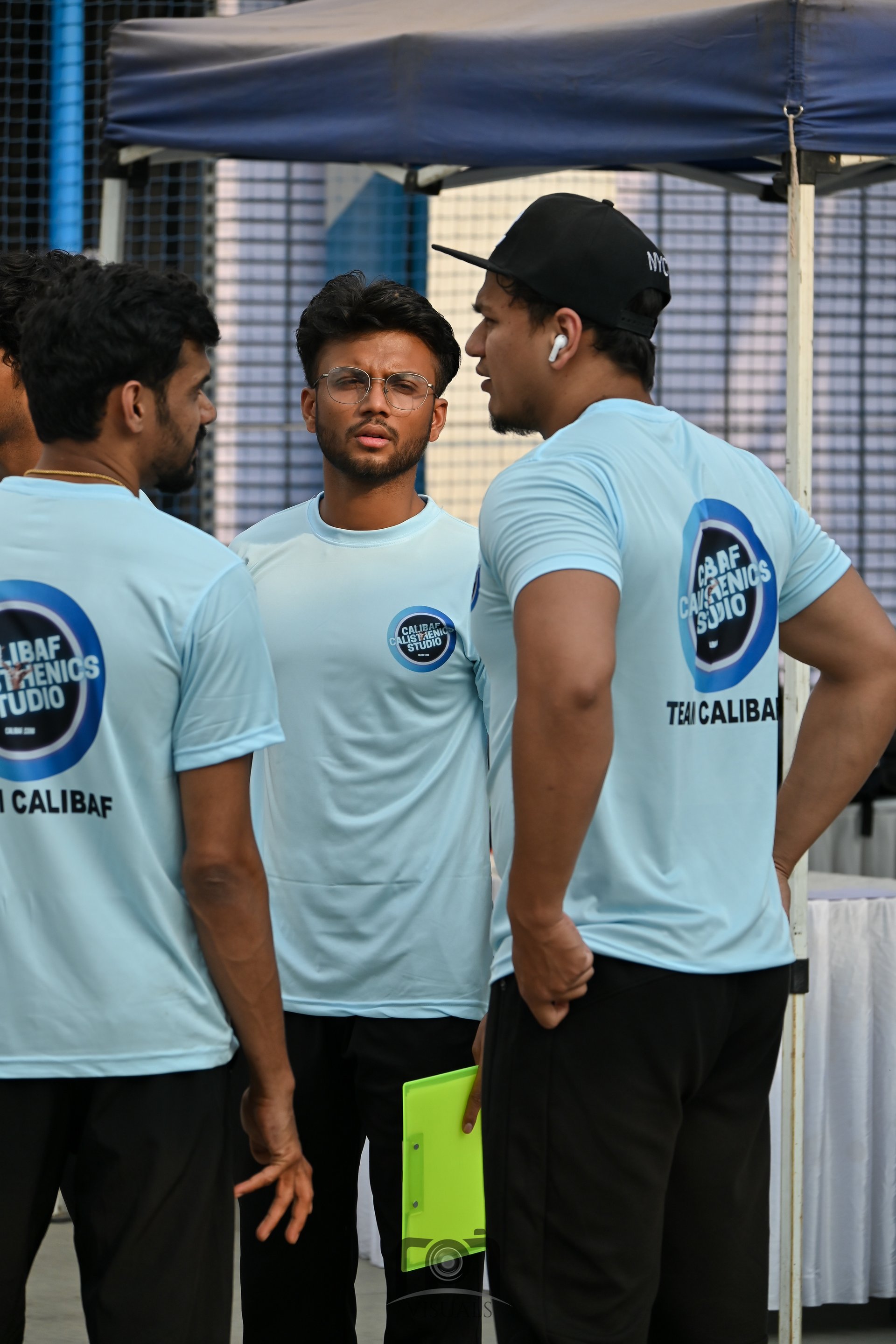 gray computer monitor