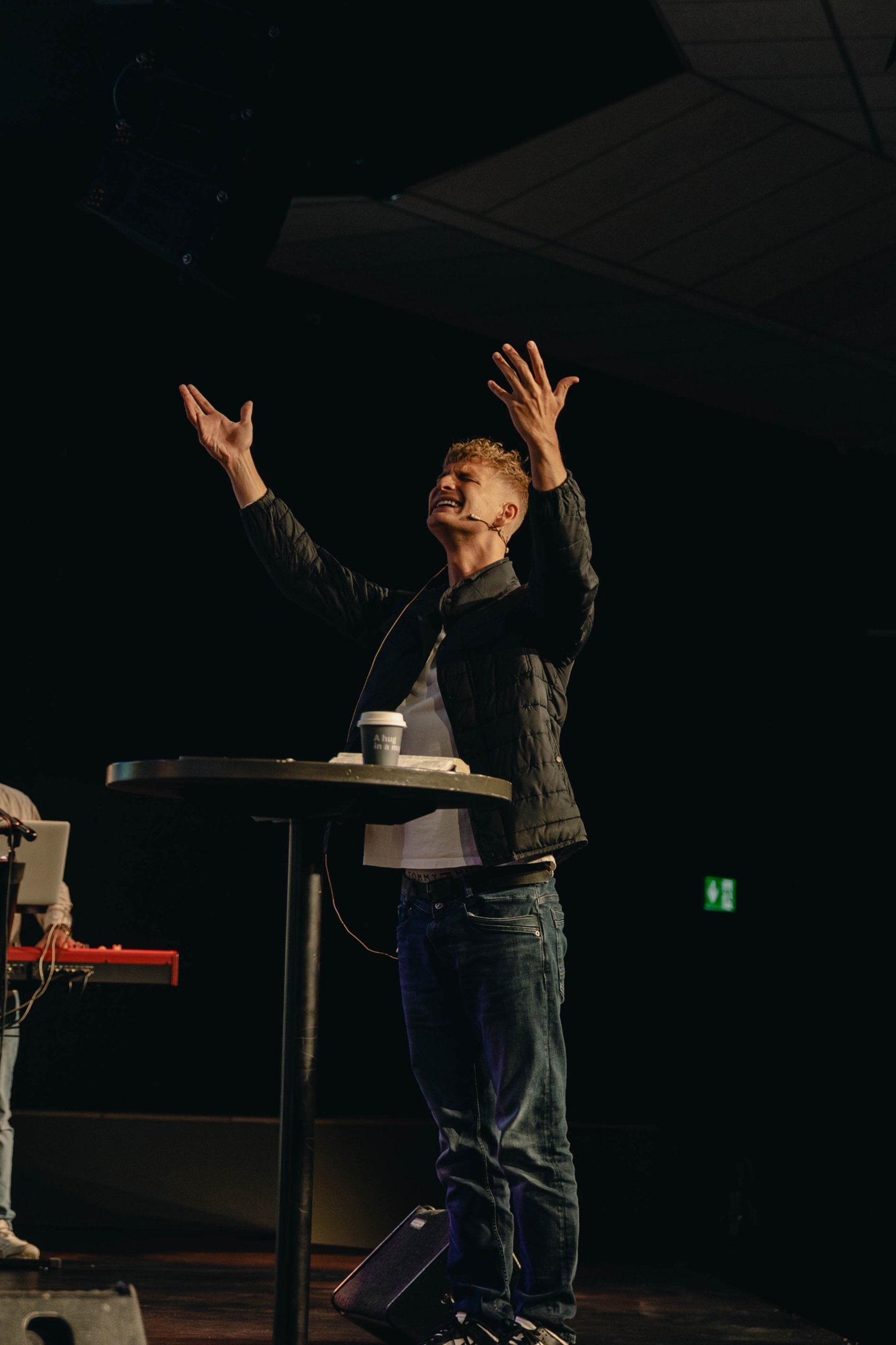 black and white bed linen