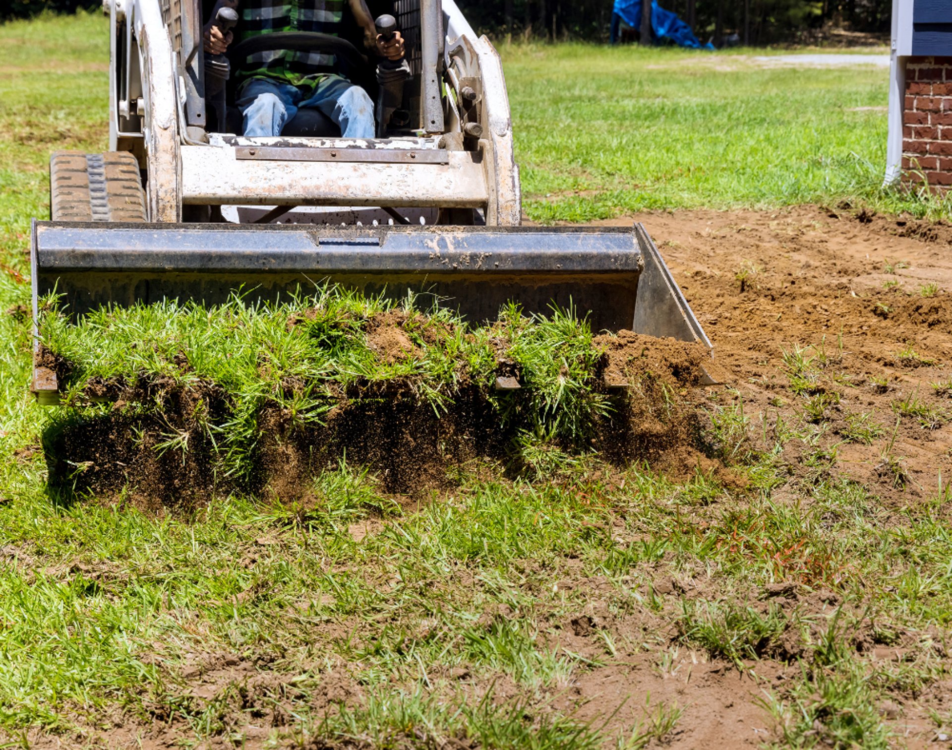 skid-steer-bucket-hauling-dirt.png