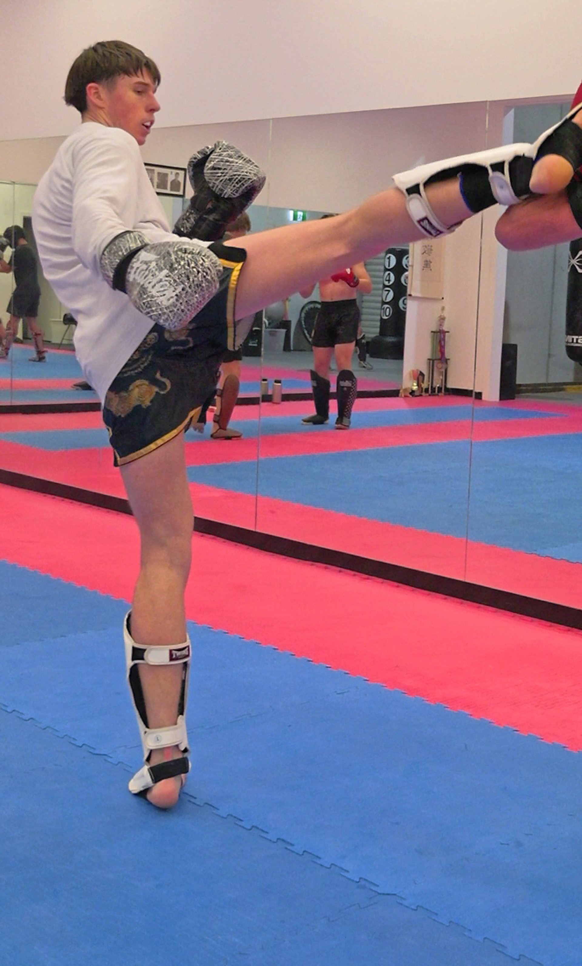 gray computer monitor