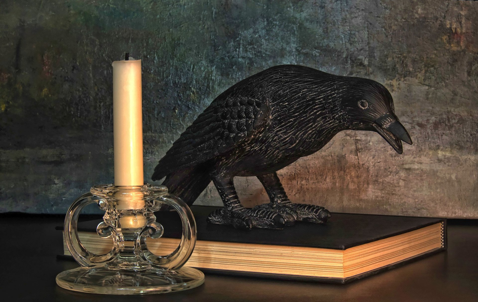 gray computer monitor