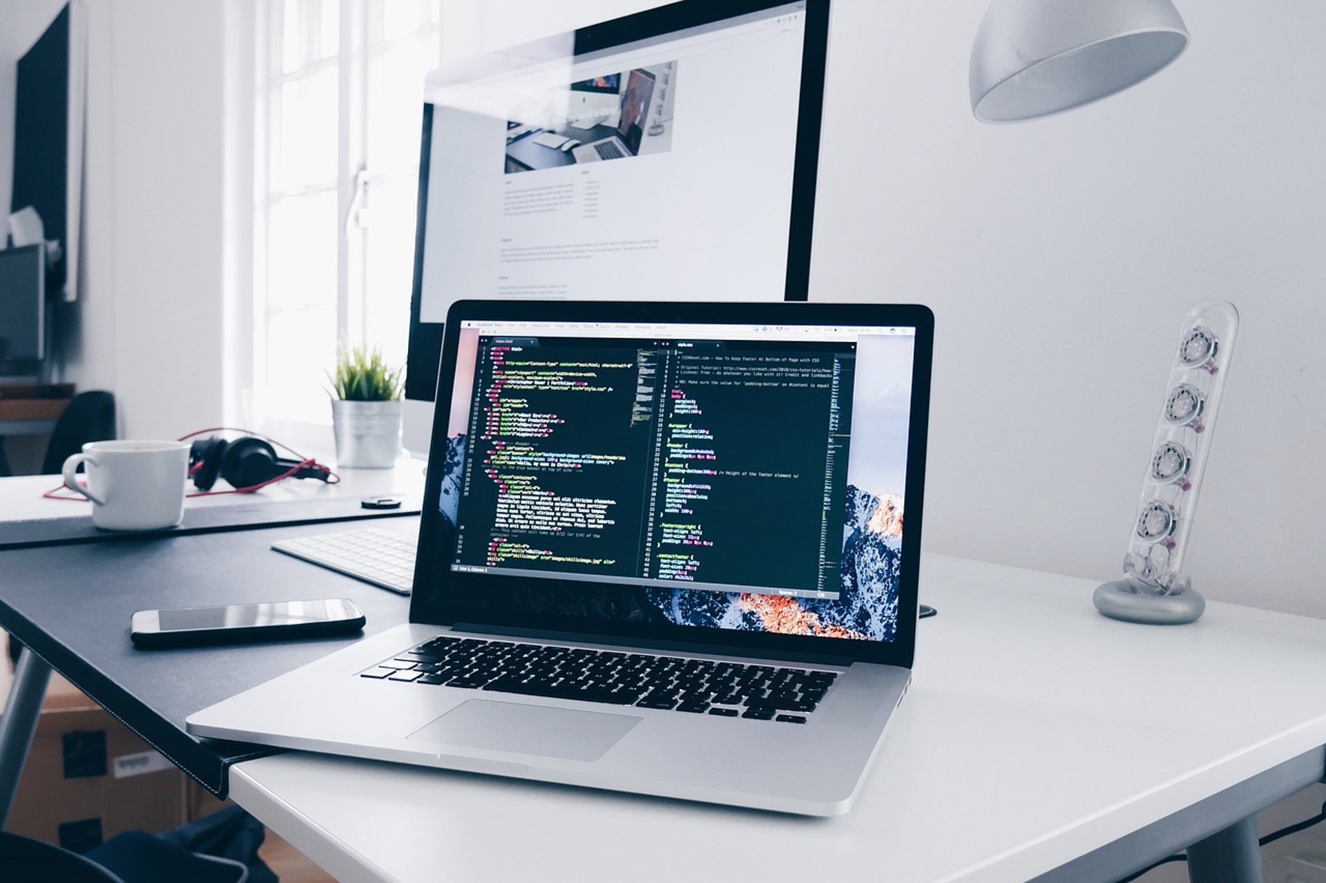 gray computer monitor