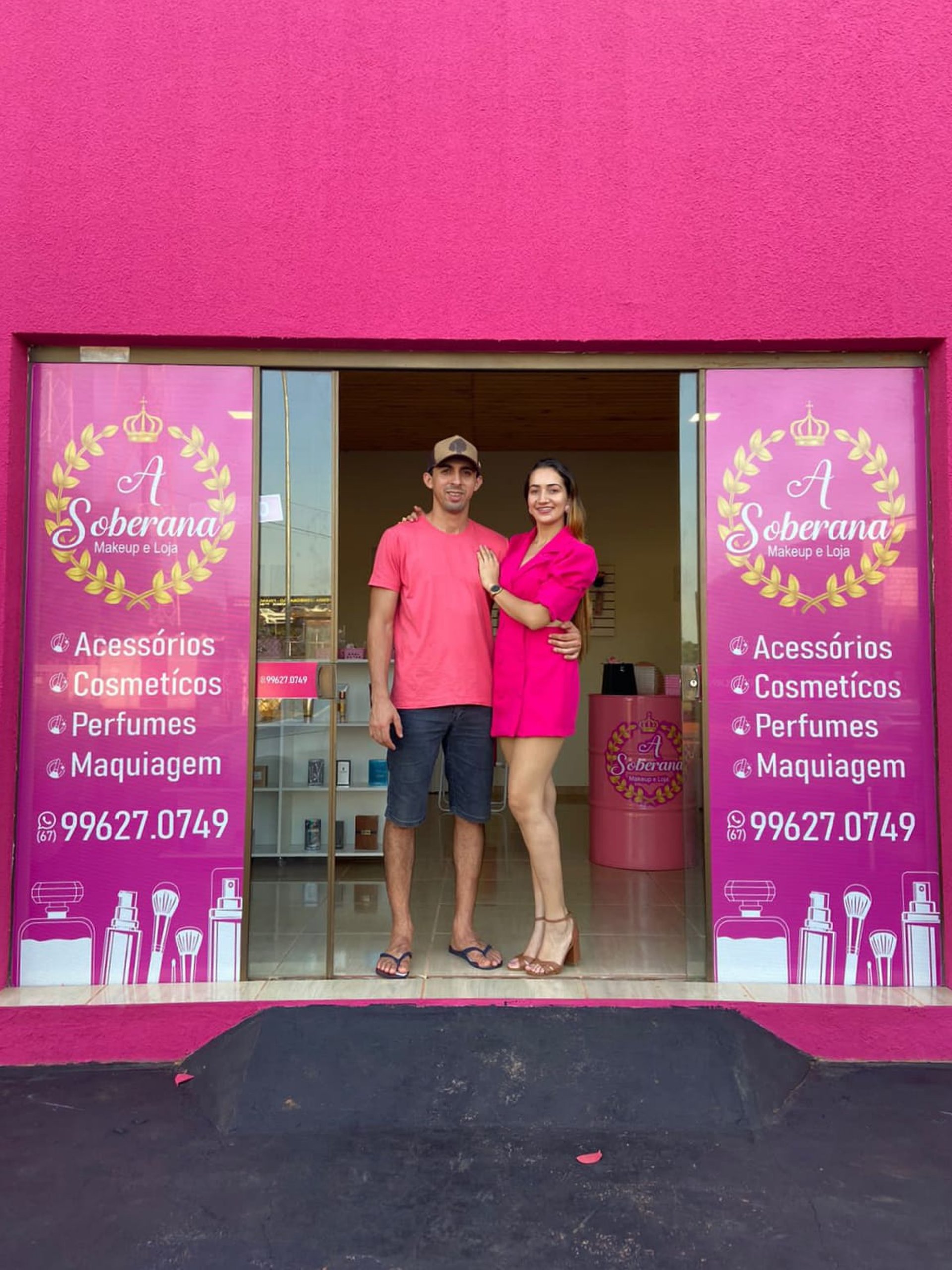 gray computer monitor