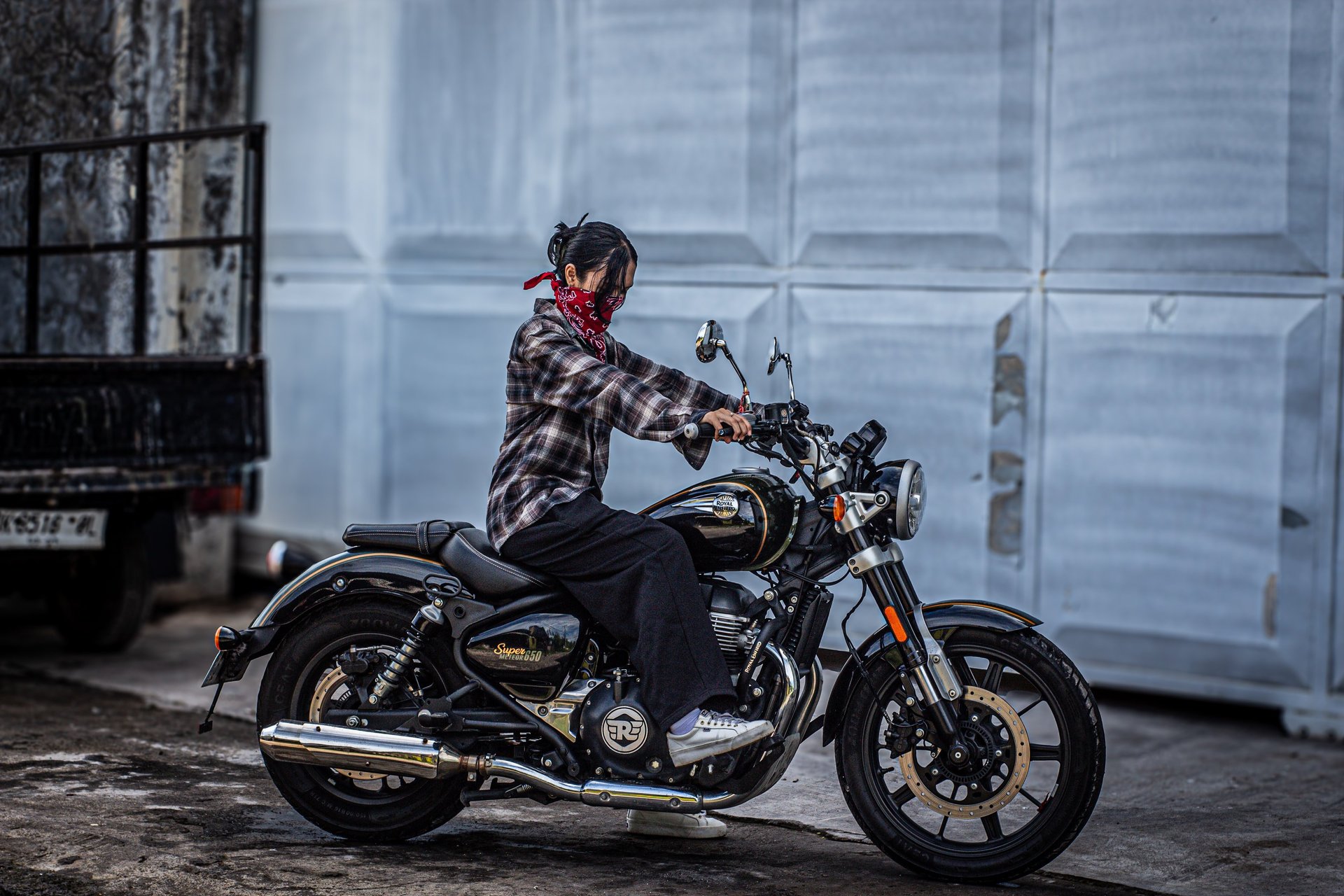 black and white bed linen