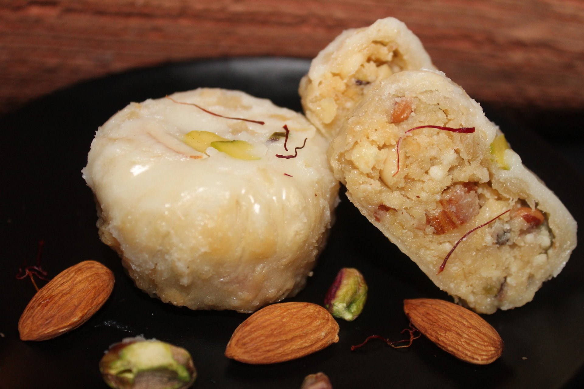 black and white bed linen