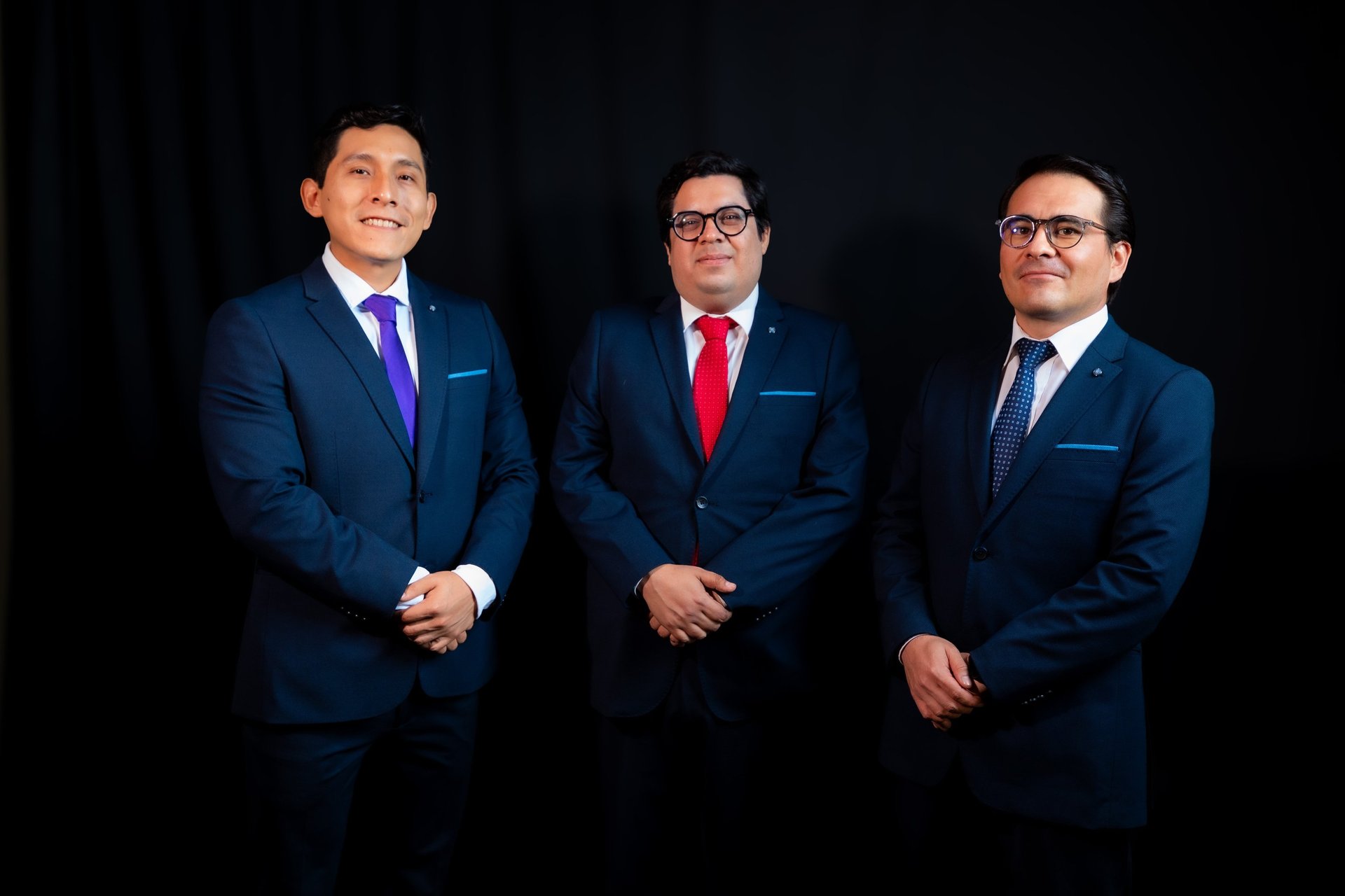 gray computer monitor