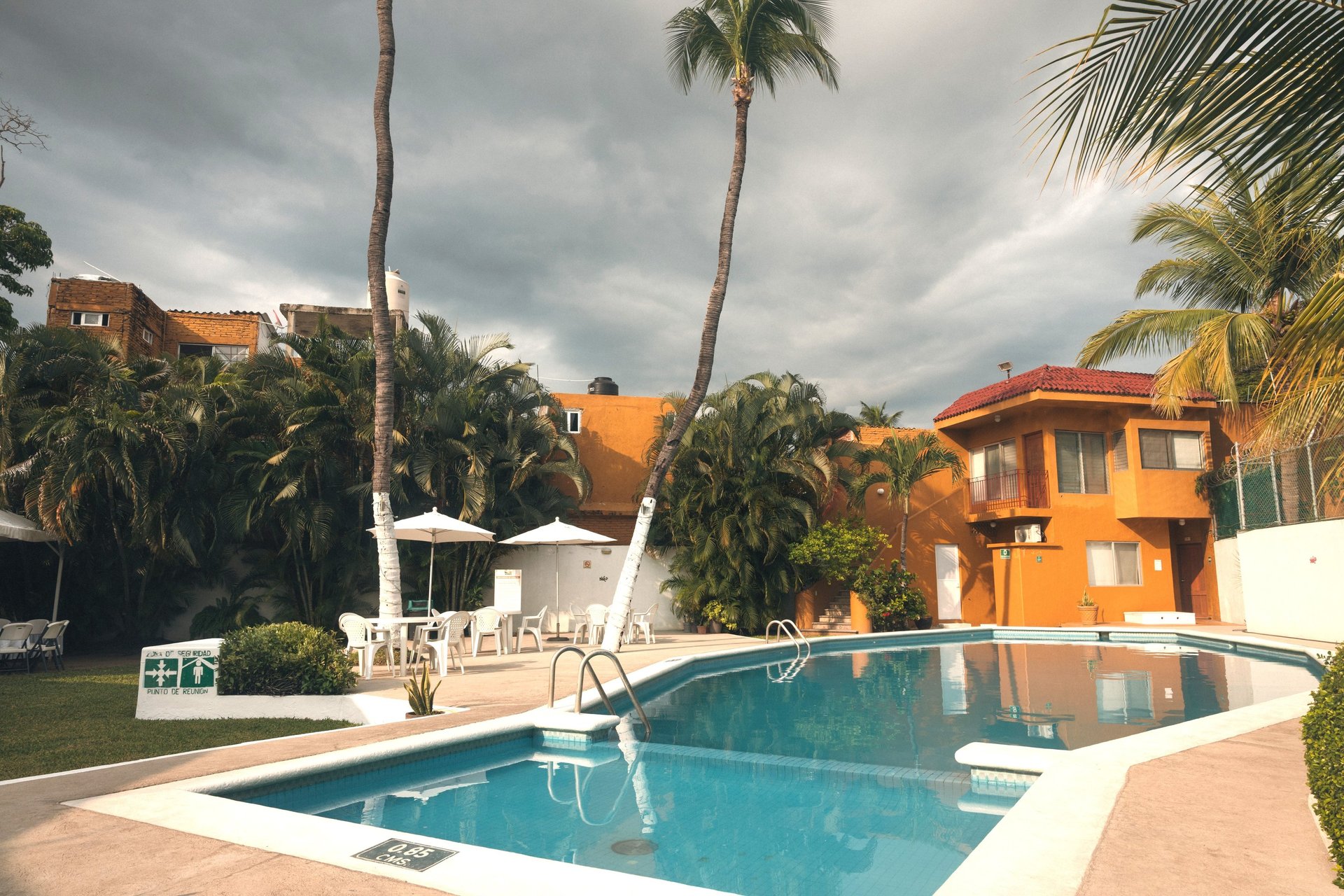 black and white bed linen