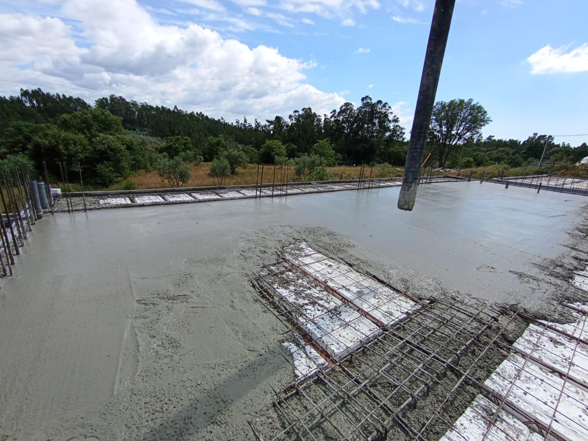black and white bed linen