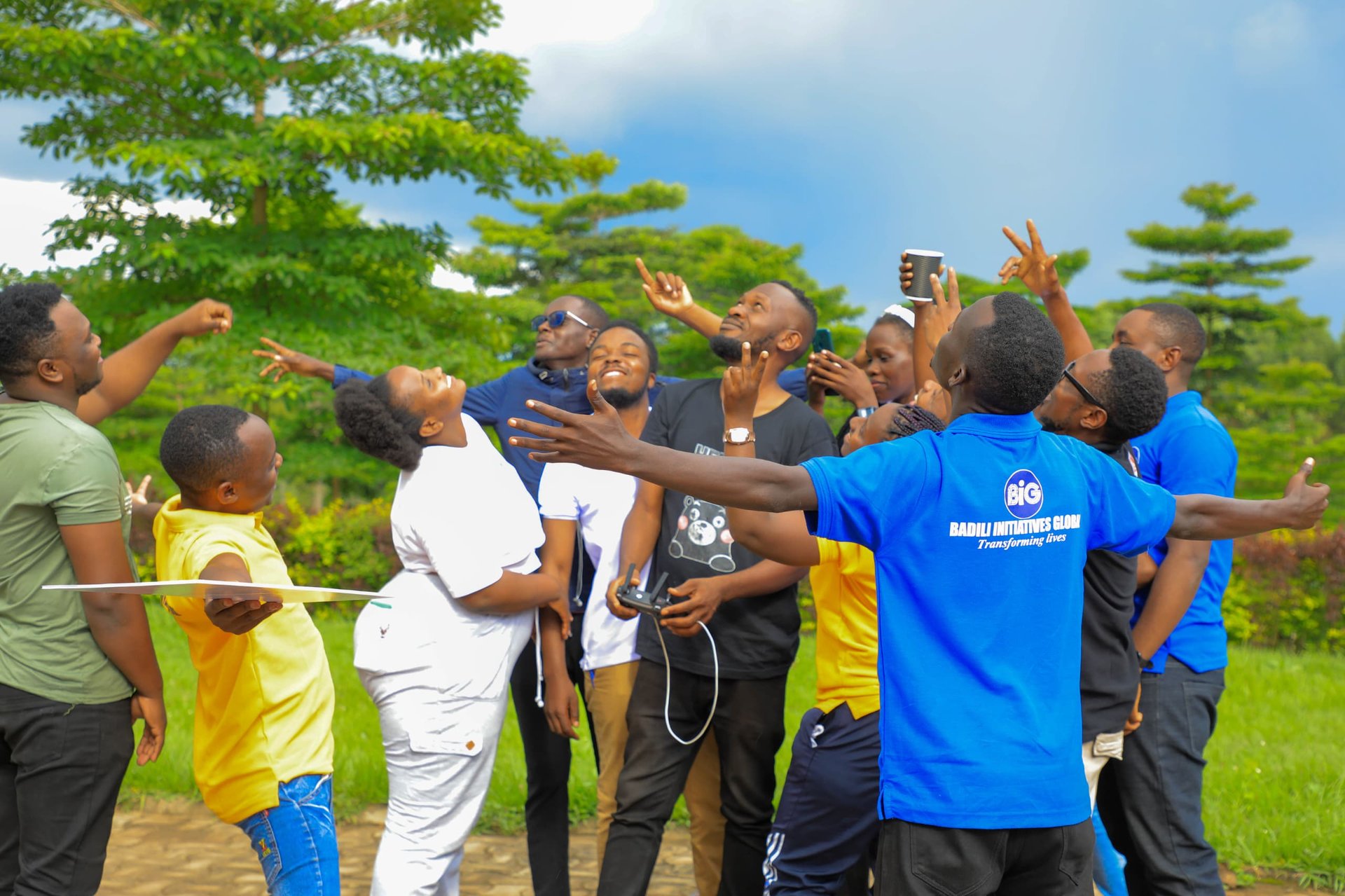 gray computer monitor