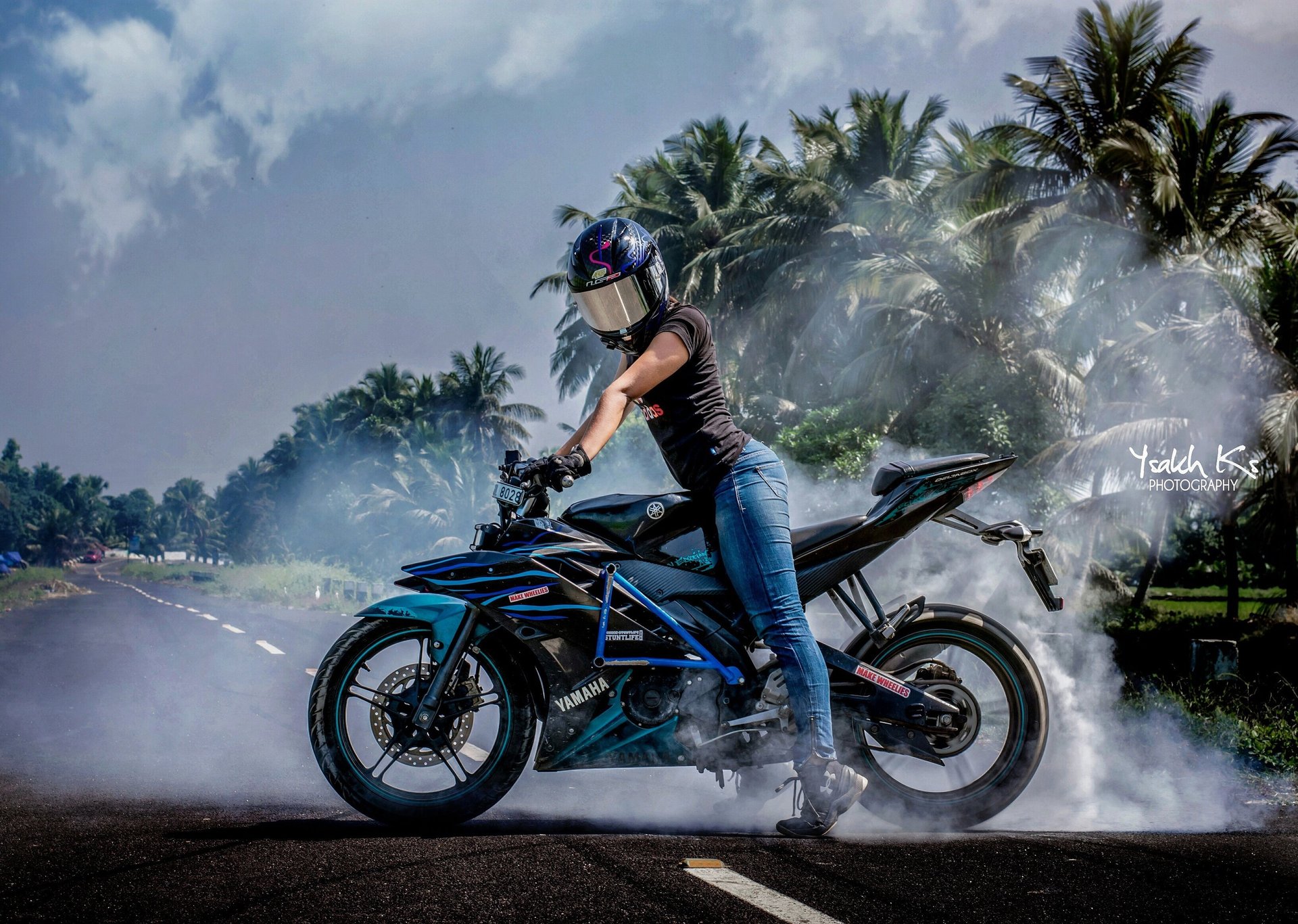 an abstract photo of a curved building with a blue sky in the background